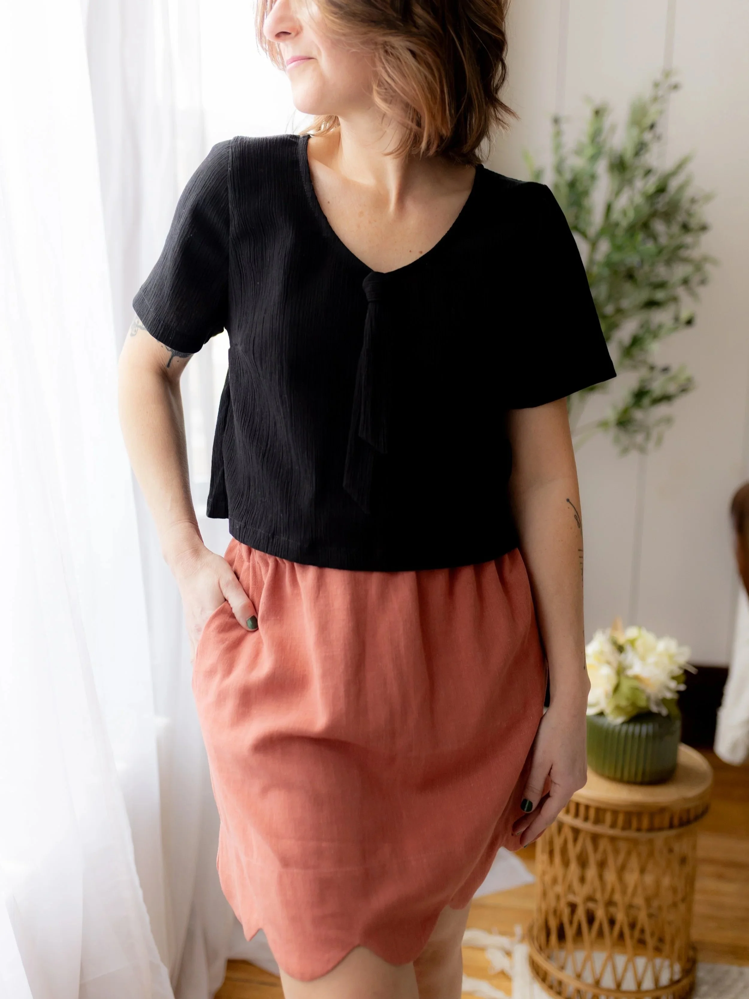 Jupe+tulipe+coton+lin+rose+corail+blouse+boucle+tissu+noir+froiss%C3%A9.3.jpg