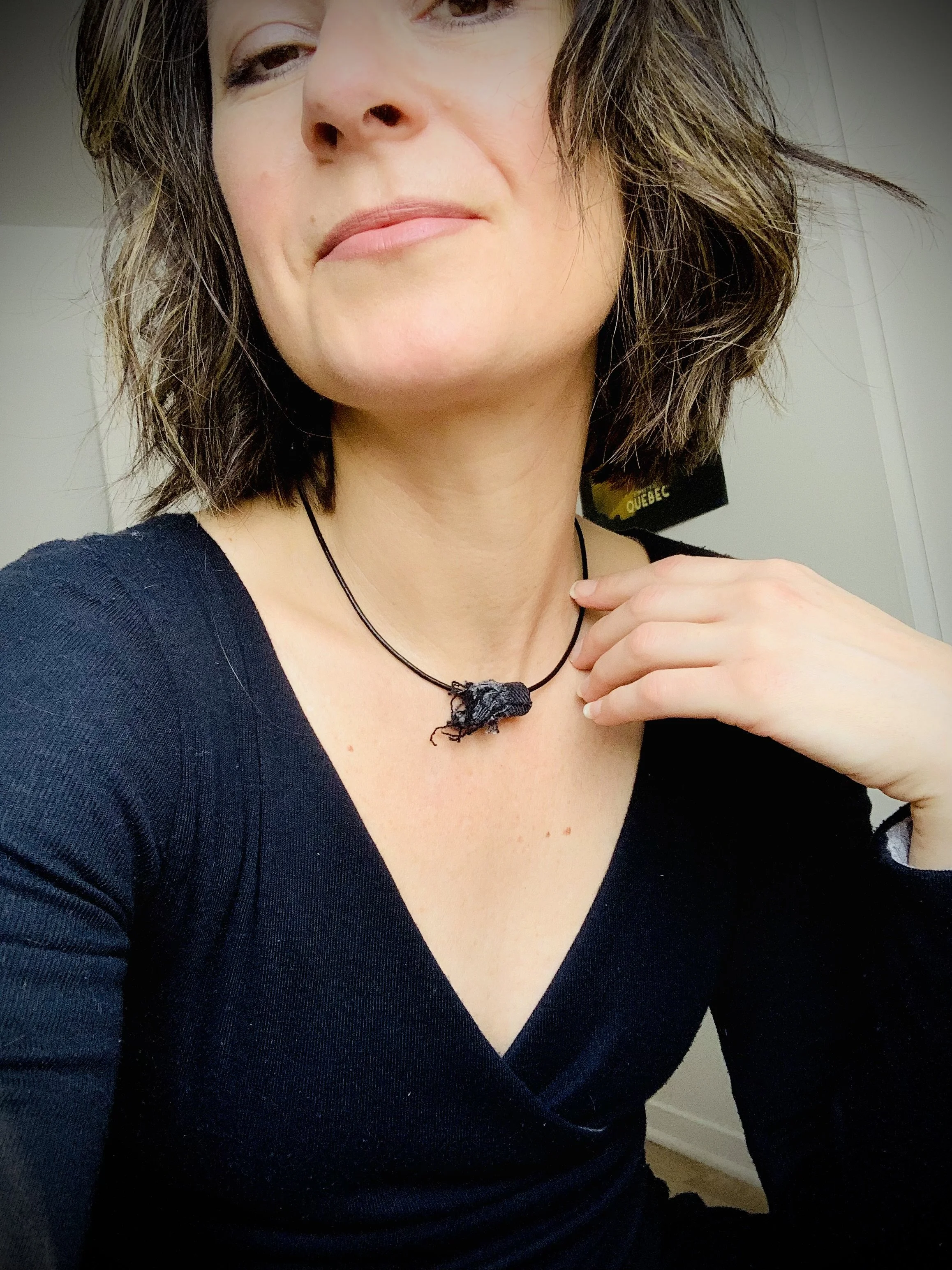 Collier cuir perle jean franges noir.jpg