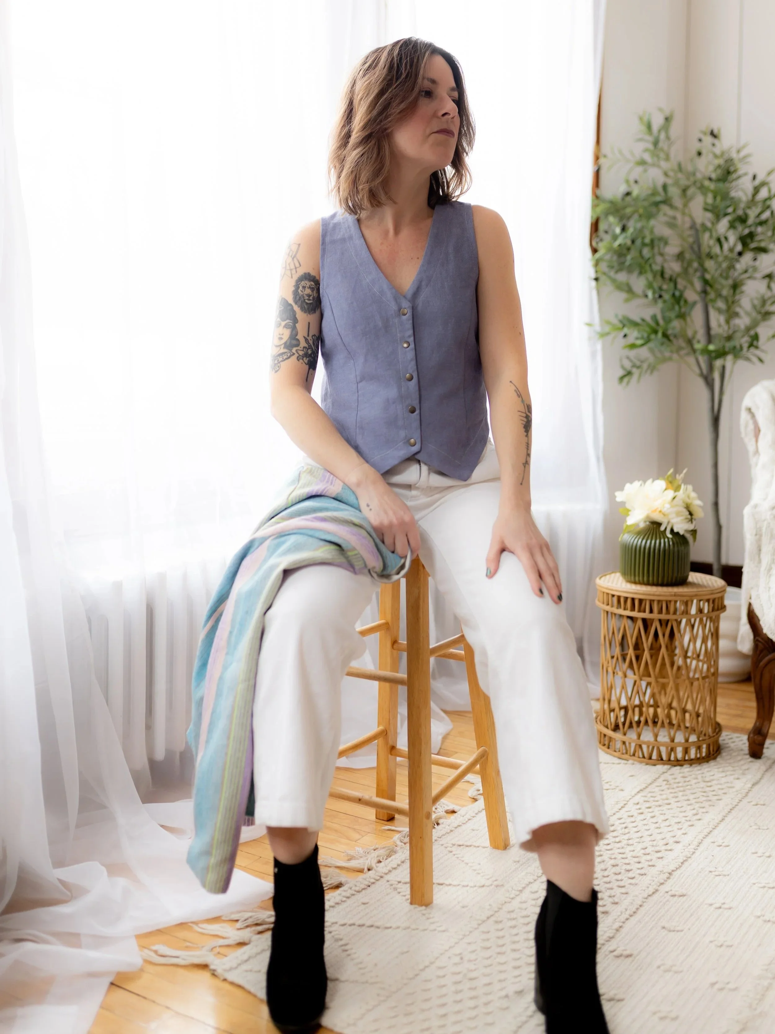 Veste+boutonn%C3%A9e+ajust%C3%A9e+sans+manche+denim+Veston+pastel.1.jpg