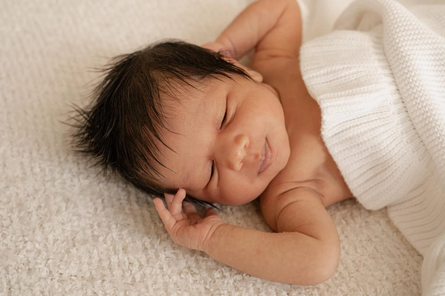 Still can&rsquo;t get over little Skye&rsquo;s hair 🥹
.
.
.
.
.
.
#photographer #newborn #newbornphotography #echucaphotographer #photooftheday #newbornbaby #photography