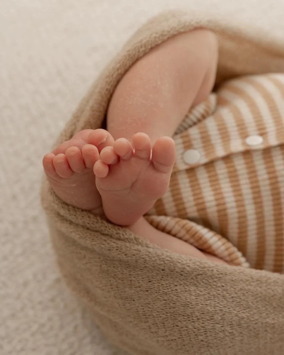 Tiny toes and a very happy big brother
.
.
.
.
#photographer #newborn #newbornphotography #echucaphotographer #photooftheday #newbornbaby #photography