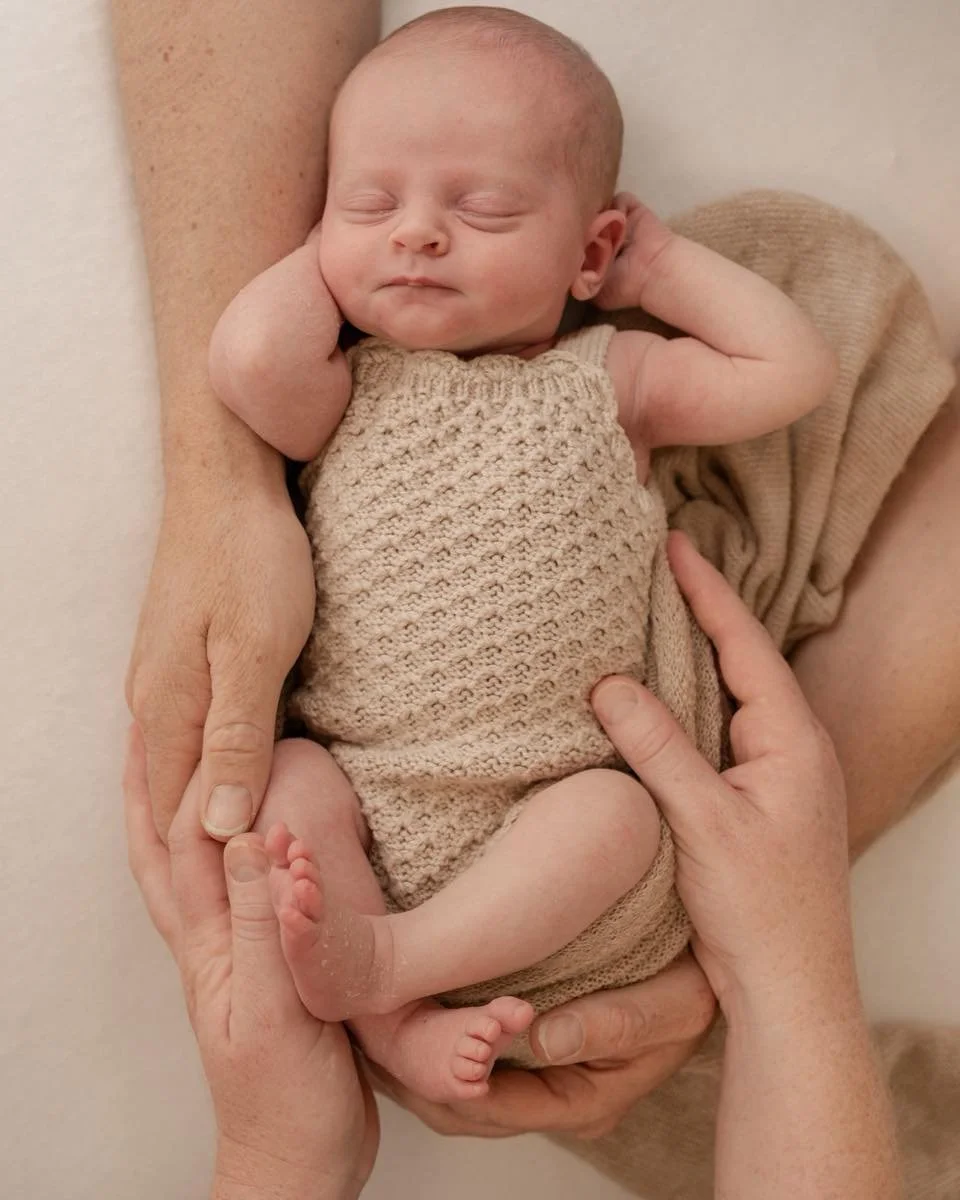 Little Maeve, you are pure magic 

From her tiny fingers to her sleepy little smiles, every moment of this session was an absolute dream.

Welcoming her into the studio and capturing these first days of her story felt so special.
Welcome to the world