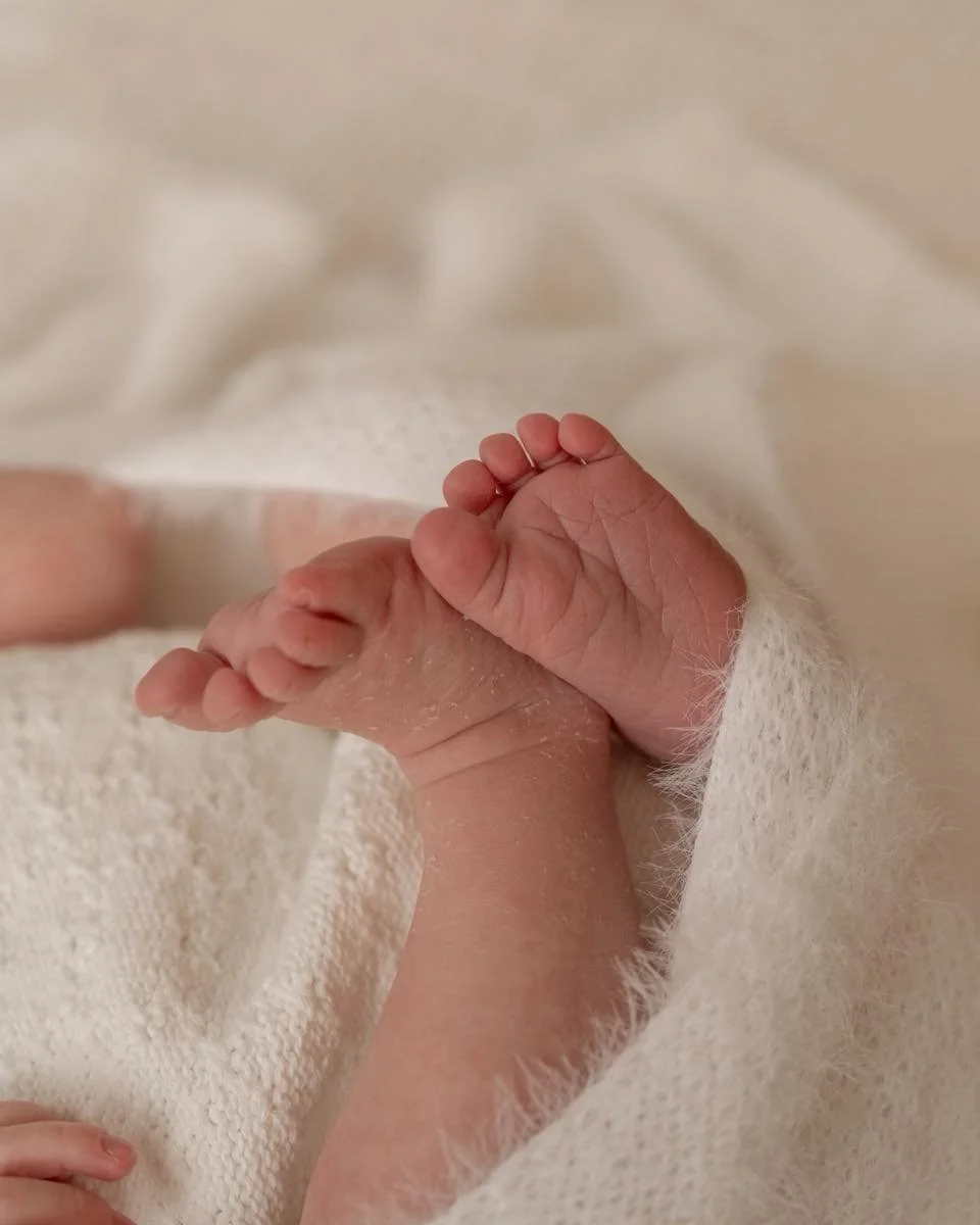 There is nothing quite like a mother&rsquo;s cuddle 🤍

The way she holds her little one so close, the way baby instantly melts into her arms it&rsquo;s a kind of magic I&rsquo;ll never get tired of capturing.

These quiet, gentle moments are the one