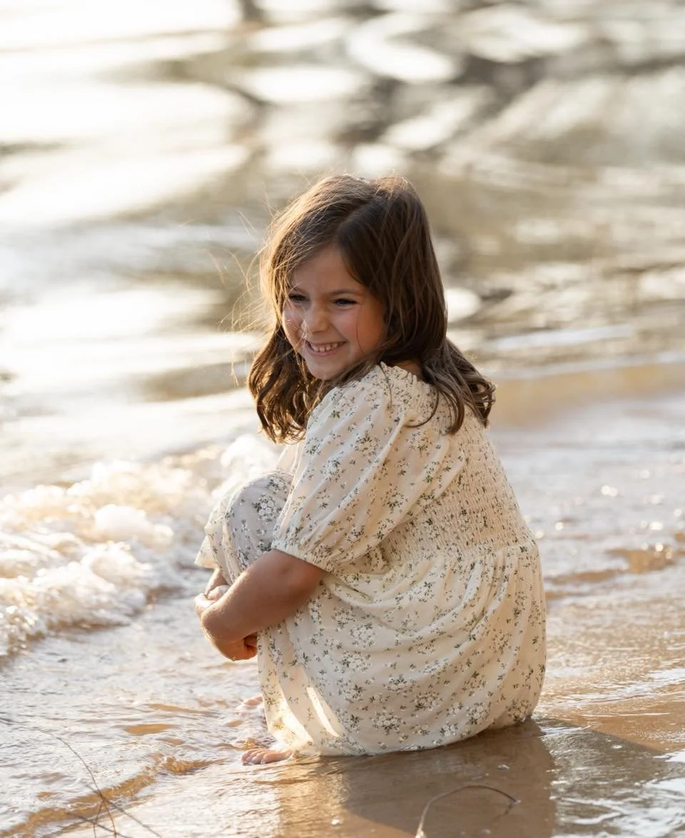 River sessions that end in a swim. Honestly I love them. 
.
.
.
.  #photographerwedding #photosession #echucamoamaphotographer #familyphotos #photography #wedding #weddingphotography #familyphotos
