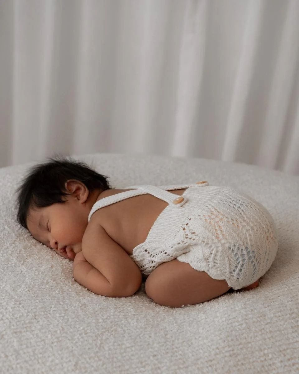 There&rsquo;s nothing more special than capturing those first cuddles in my cozy studio. Gentle kisses, proud smiles and a whole lot of heart. (I can&rsquo;t believe we&rsquo;re waiting for our baby to arrive). 🥹
.
.
.
.
.
#photographer #newborn #ne