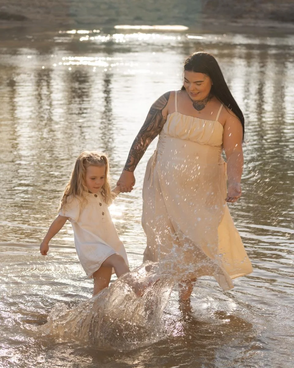 Splashes and cuddle with your girl 💕🥹
.
.
.
.
.
#photographerwedding #photosession #echucamoamaphotographer #familyphotos #photography #wedding #weddingphotography #familyphotos