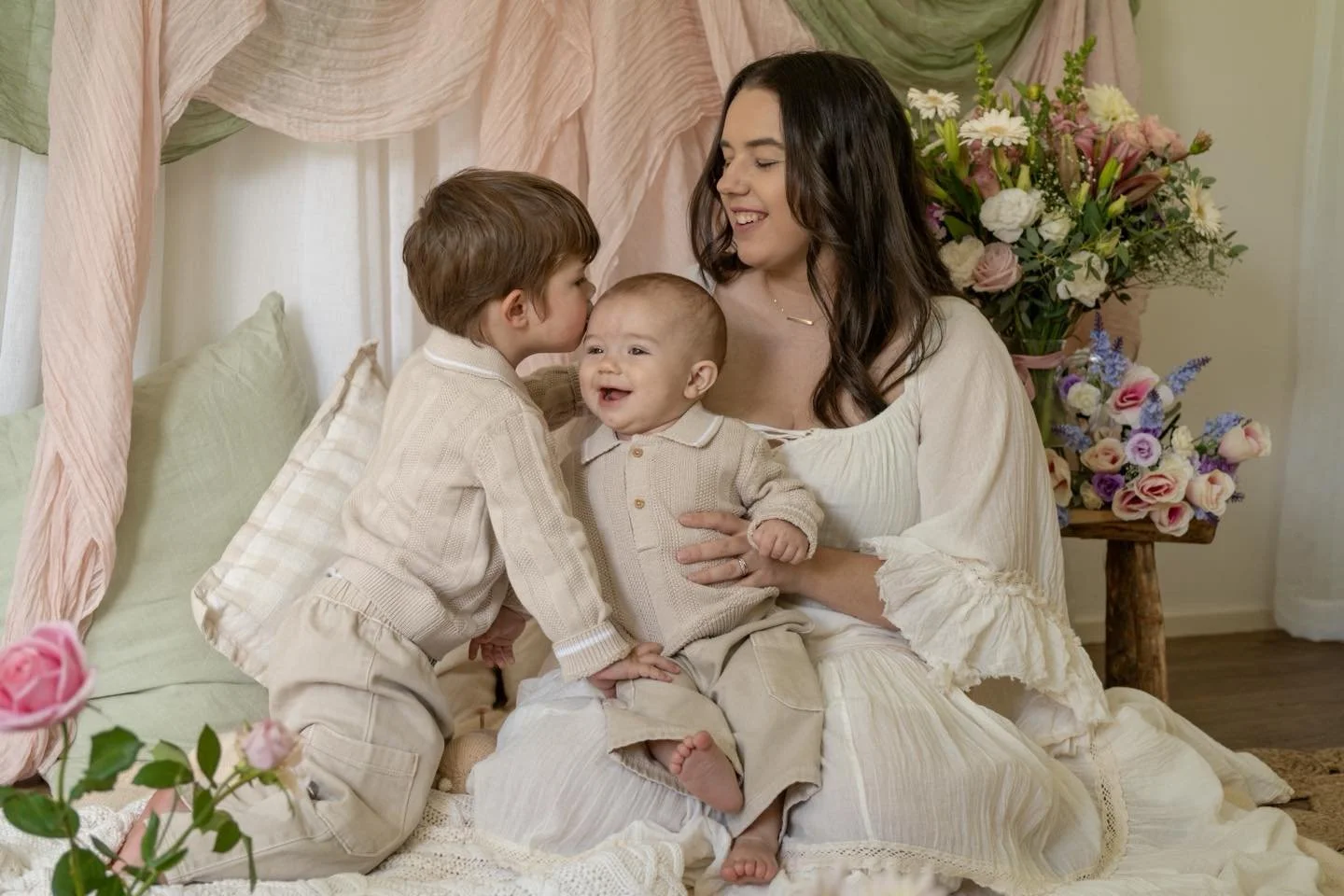 Having one of my amazing clients/friends come be my tester for Mother&rsquo;s Day minis this year was a lot of fun! From throwing stuffed bunnies to smelling flowers! All for the perfect shot 🥰
.
.
.
#newbornphotography #photographerwedding #photose