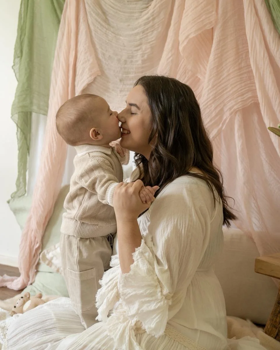 It&rsquo;s almost time for Mother&rsquo;s Day minis! Who&rsquo;s getting excited because I am. (My first Mother&rsquo;s Day) 🥰
.
.
.
.
#newbornphotography #photographerwedding #photosession #echucamoamaphotographer #familyphotos #photography #weddin