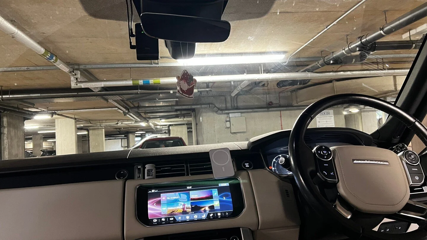 Dash Cam in a Range Rover

#dashcam #rangerover #london #thinkware