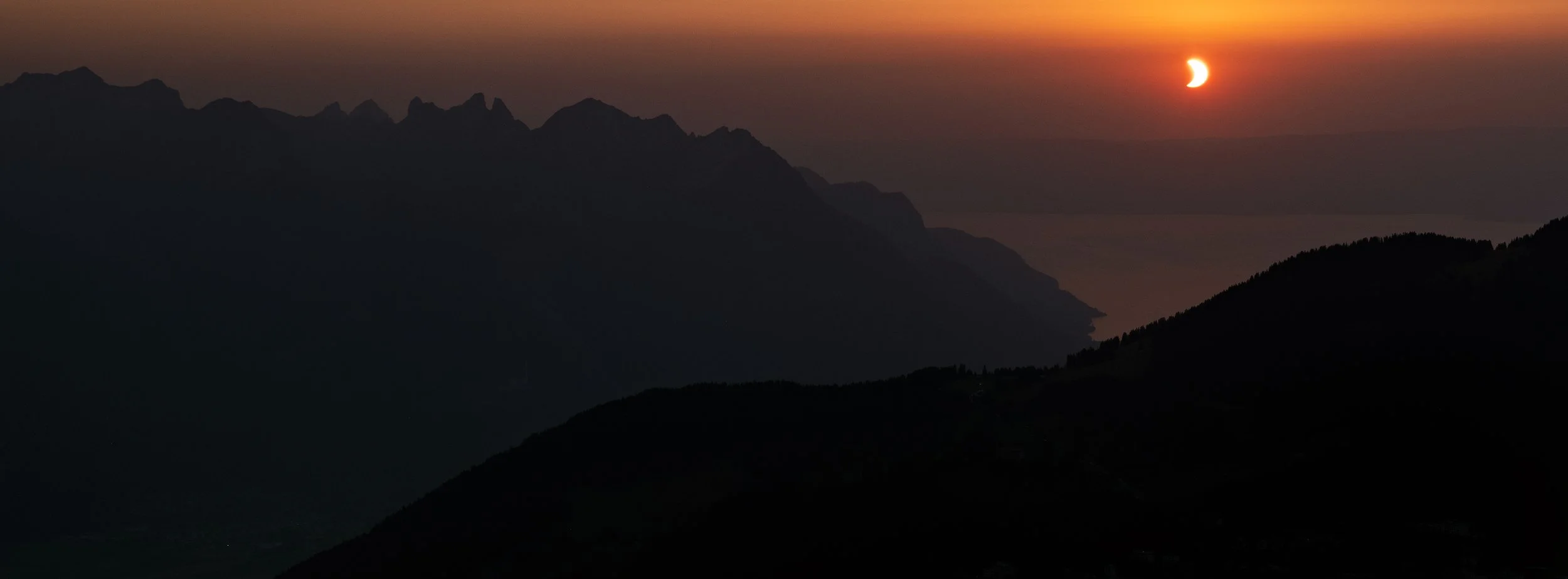 Solar Eclipse / Lac Leman