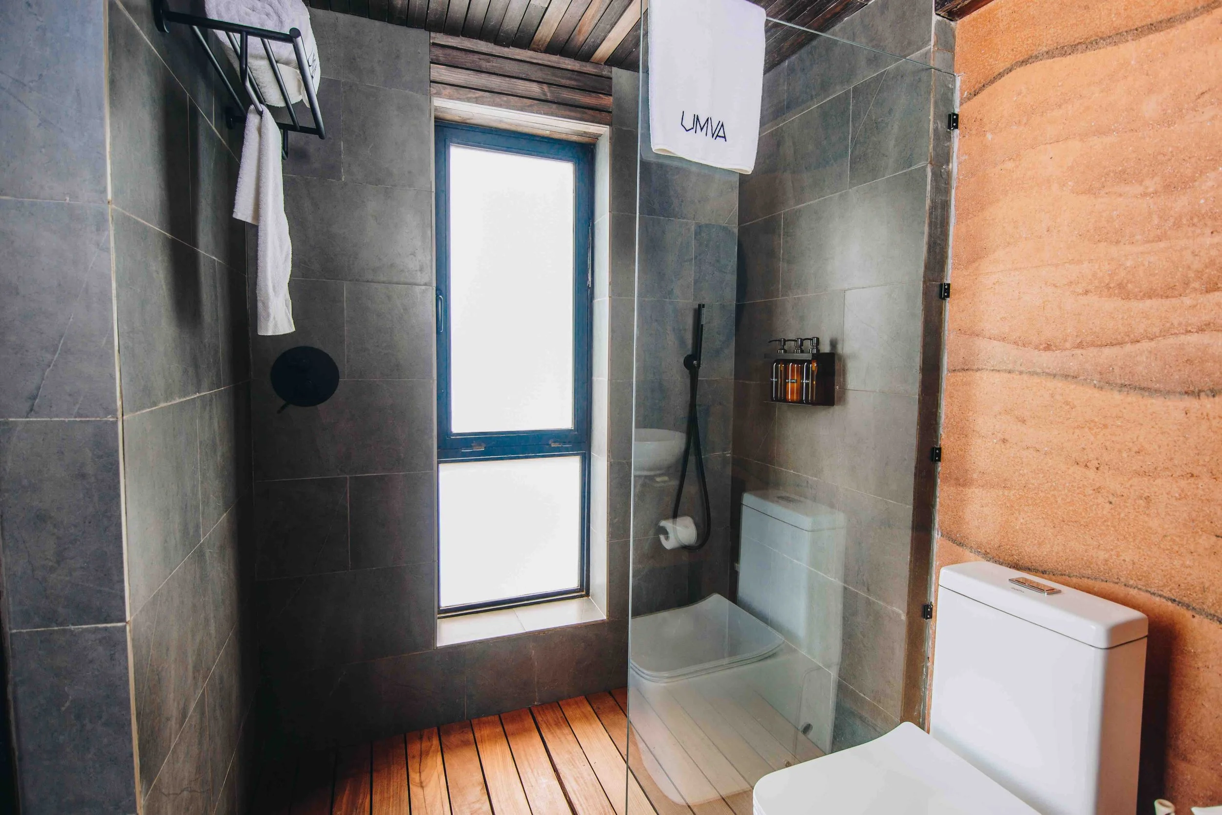 The bathroom beneath the loft