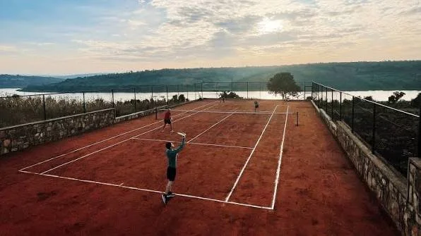 A game on the clay tennis court