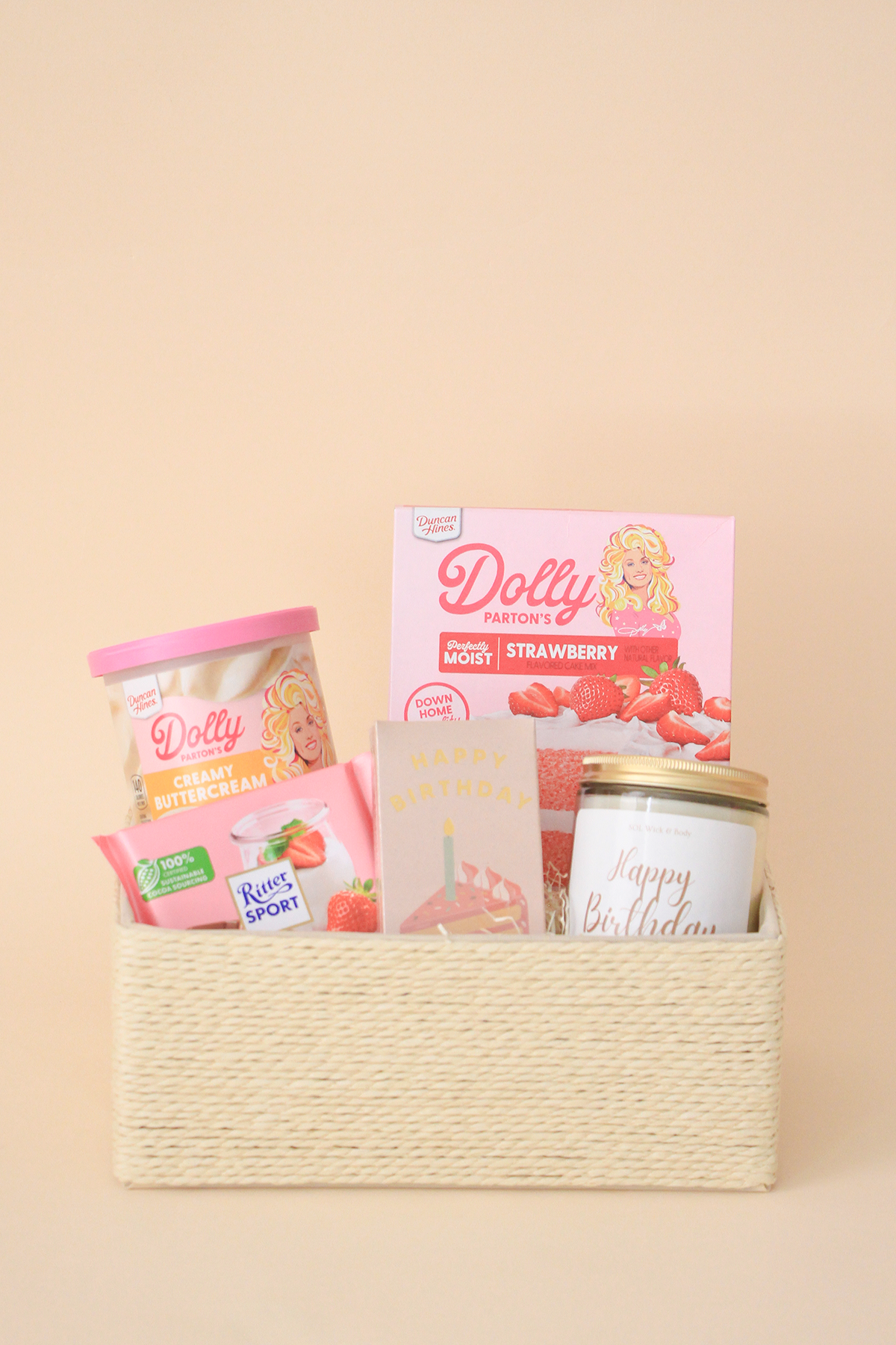[yuma-mercantile]-dolly-parton-birthday-cake-gift-box.png