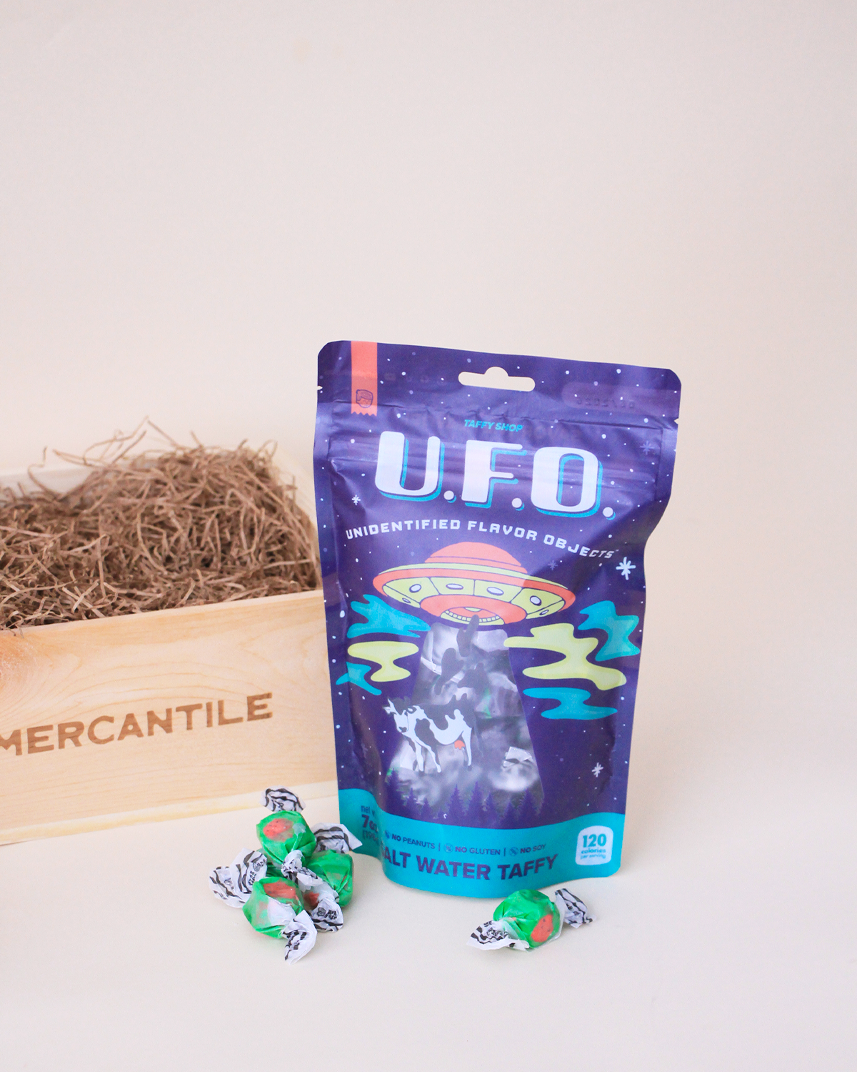 [yuma-mercantile]-astronaut-ufo-gift-for-kids-taffy.png