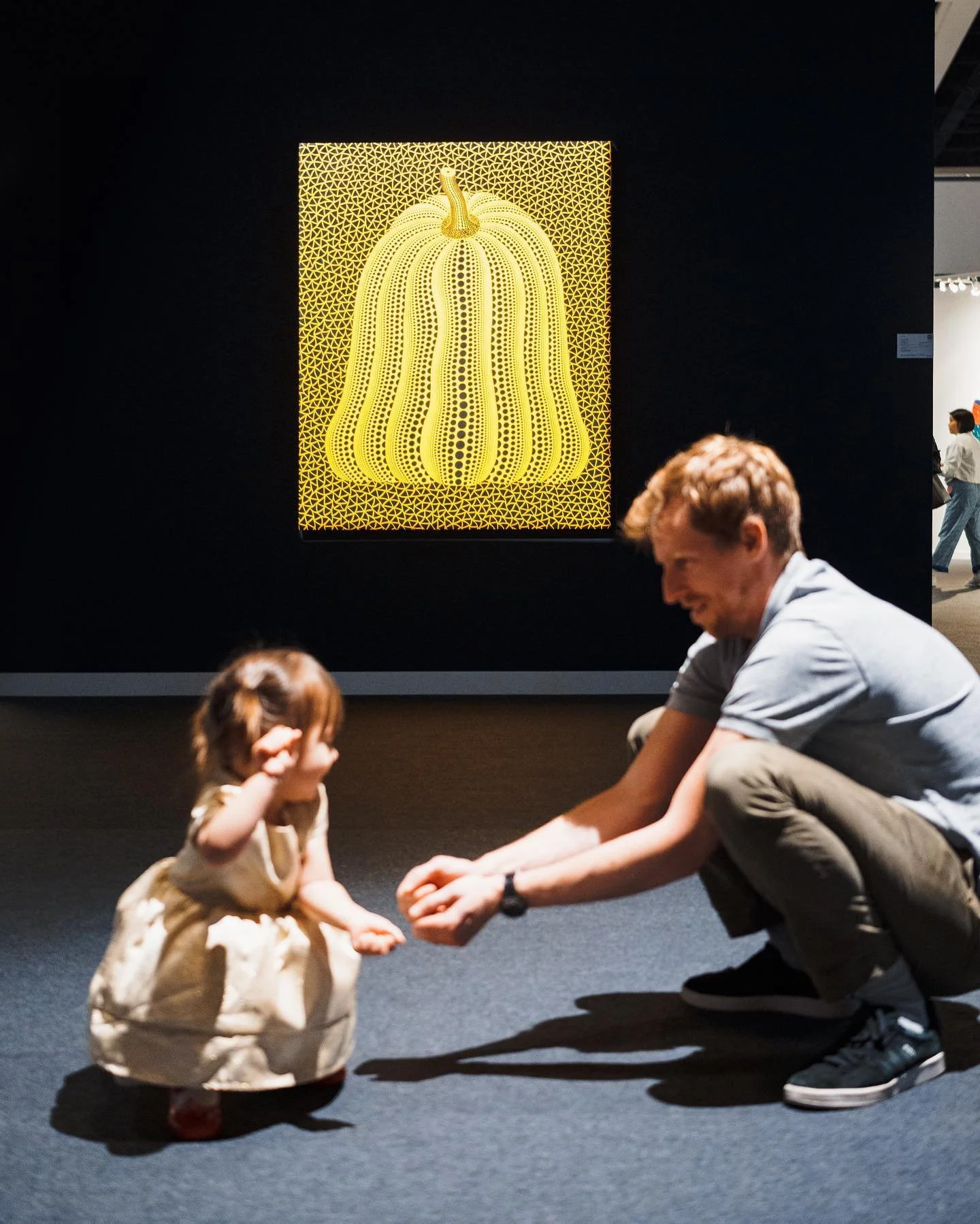 A toddler plays with a man in front of #YayoiKusama&rsquo;s A-Pumpkin (BAGN8) on show at @sothebys Hong Kong 2023 spring sales.