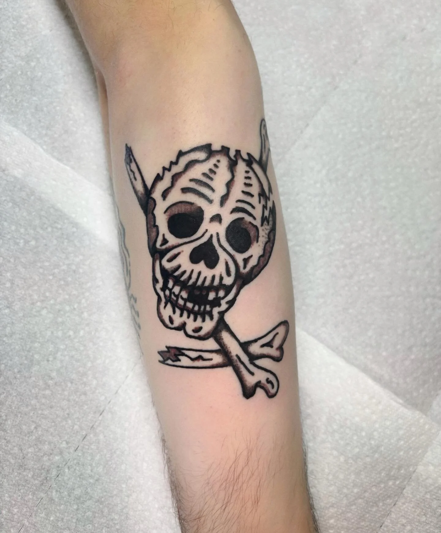 Arm skull for my favorite Welshman @emyrsion who makes amazing music that you can check out if you want. Also some random pictures of me and dog