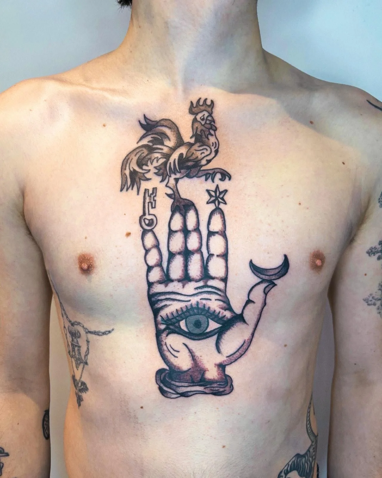 Not sure if this is a blastover or a coverup, anyway swipe to see the old tattoo and the original flash. Thanks for coming back after five years, was good to see you again. Thanks for the trust.