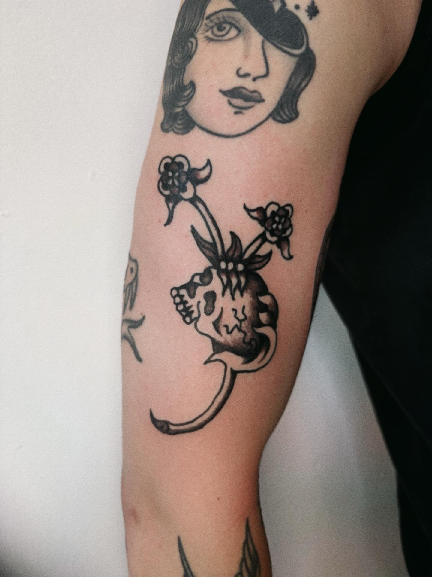 Sepulchral bloom of decay