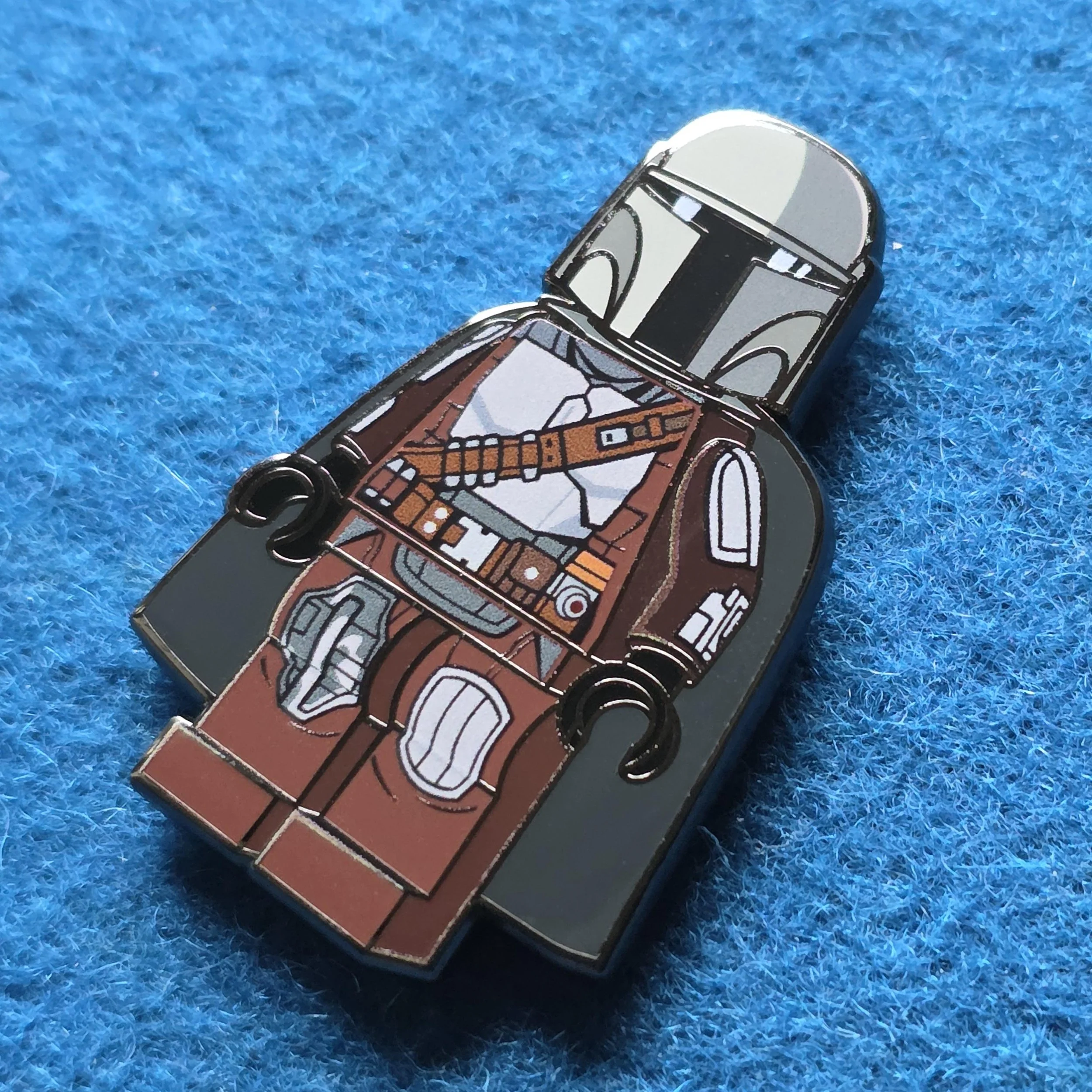 Minifig Mando angle.jpg