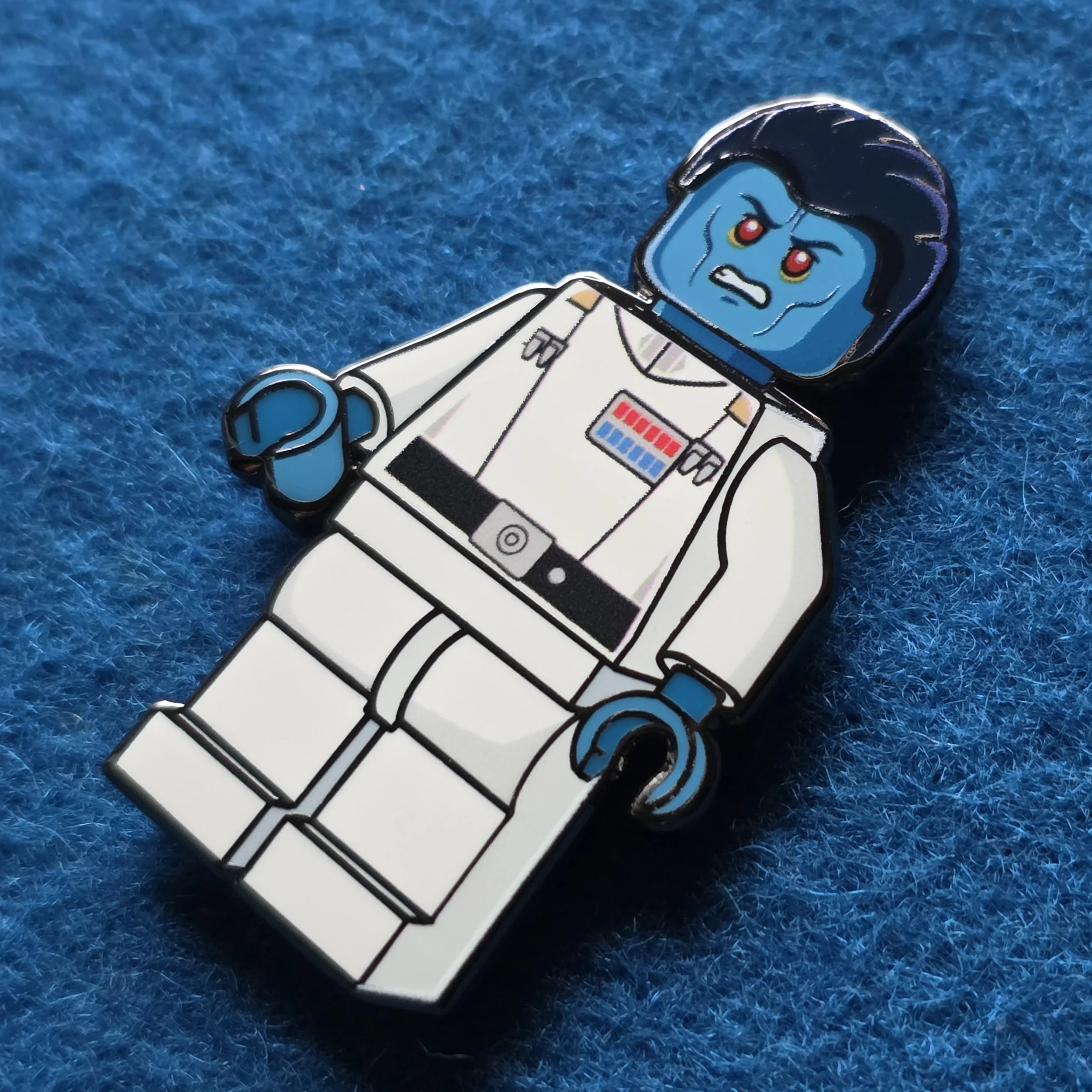 Minifig Thrawn angle.jpg