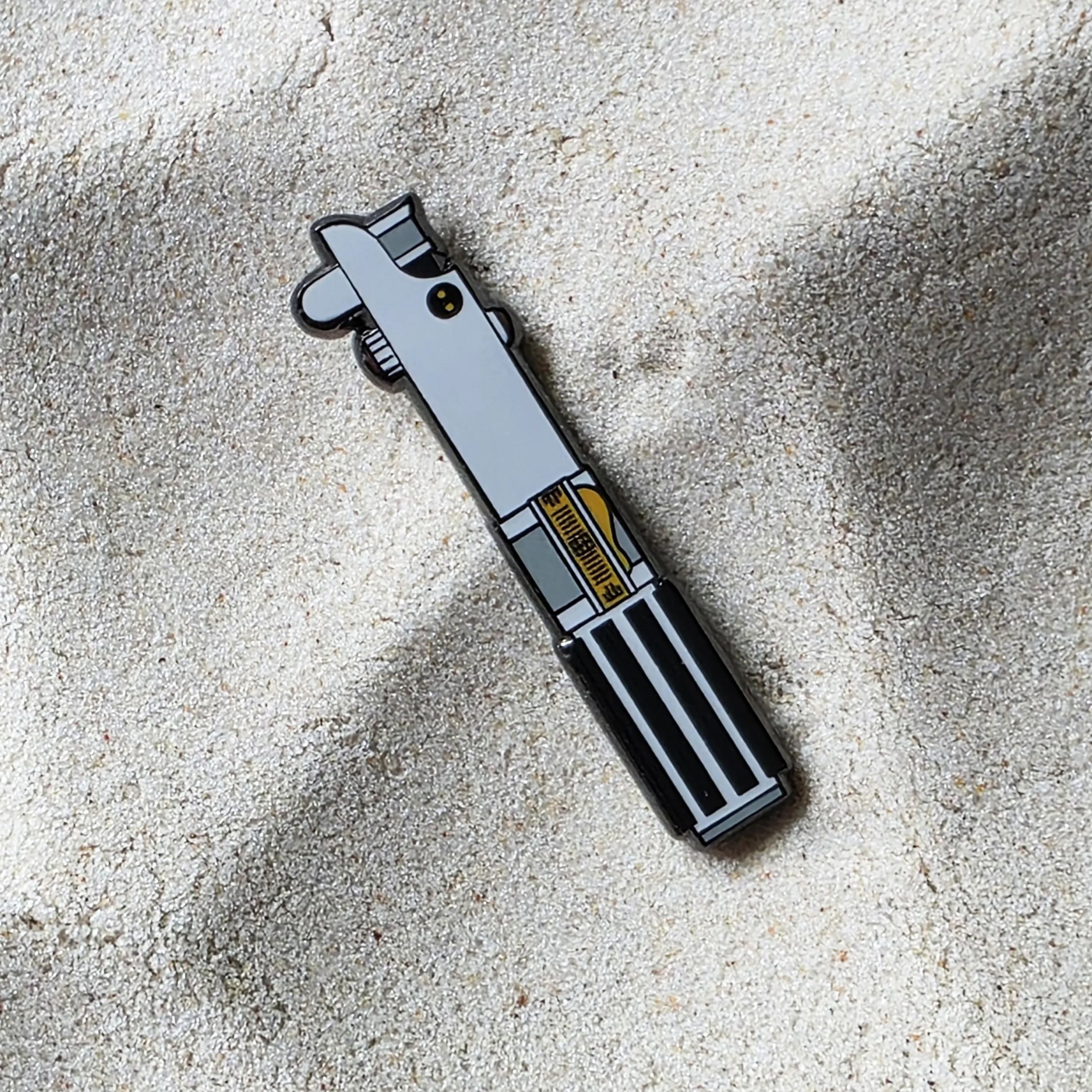 Star Wars Hilt Anakin RotS front.jpg