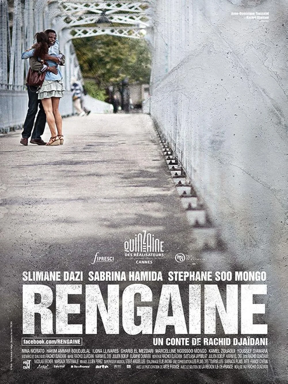 A poster for the film "Rengaine" featuring a photo of a man and a woman hugging on the sidewalk, with a concrete wall on the right side and a blurred background.