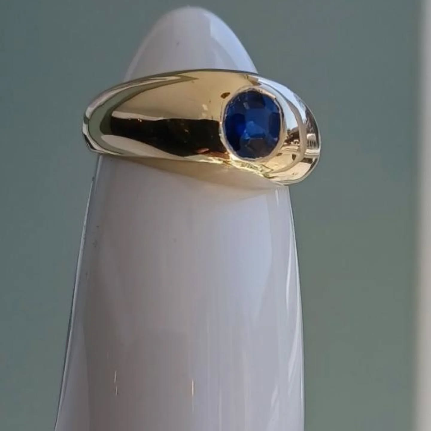 One with a Sapphire.