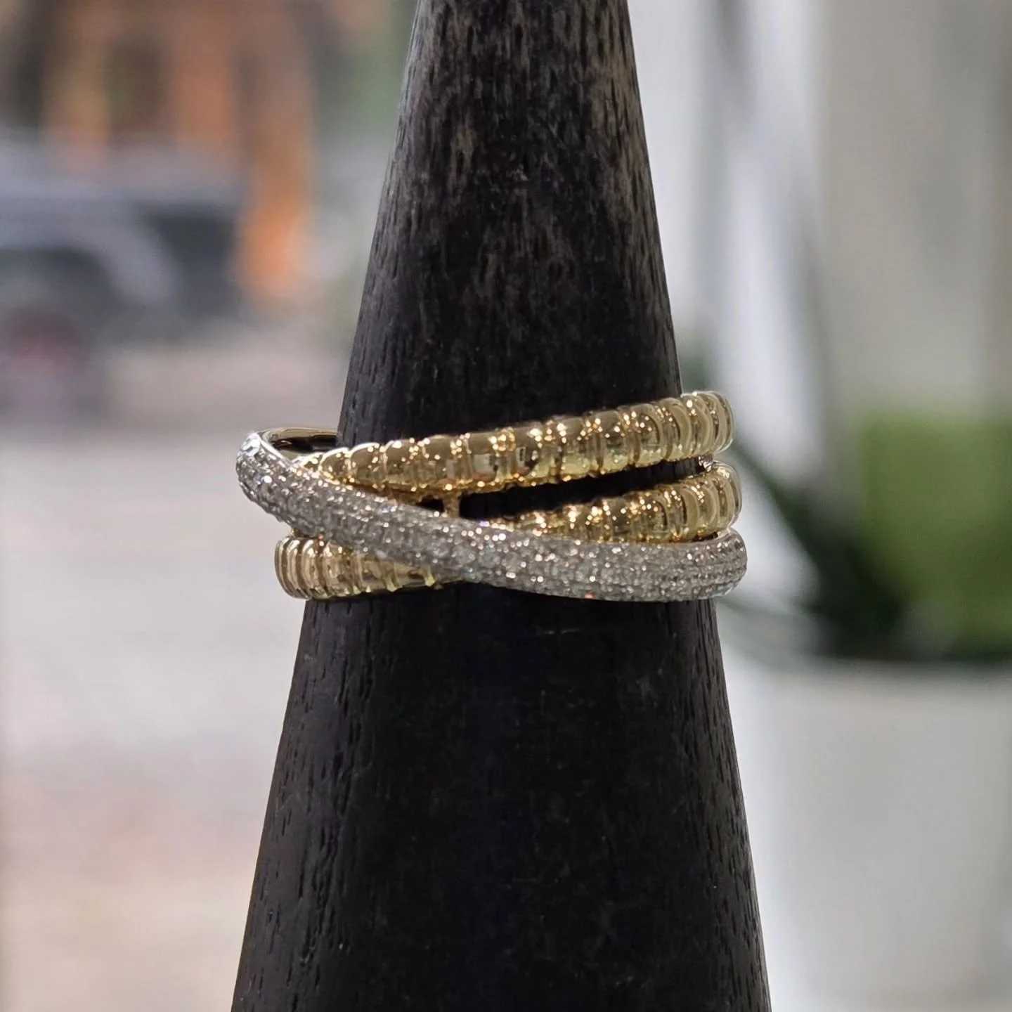 Would you like this under your Christmas 🎄?