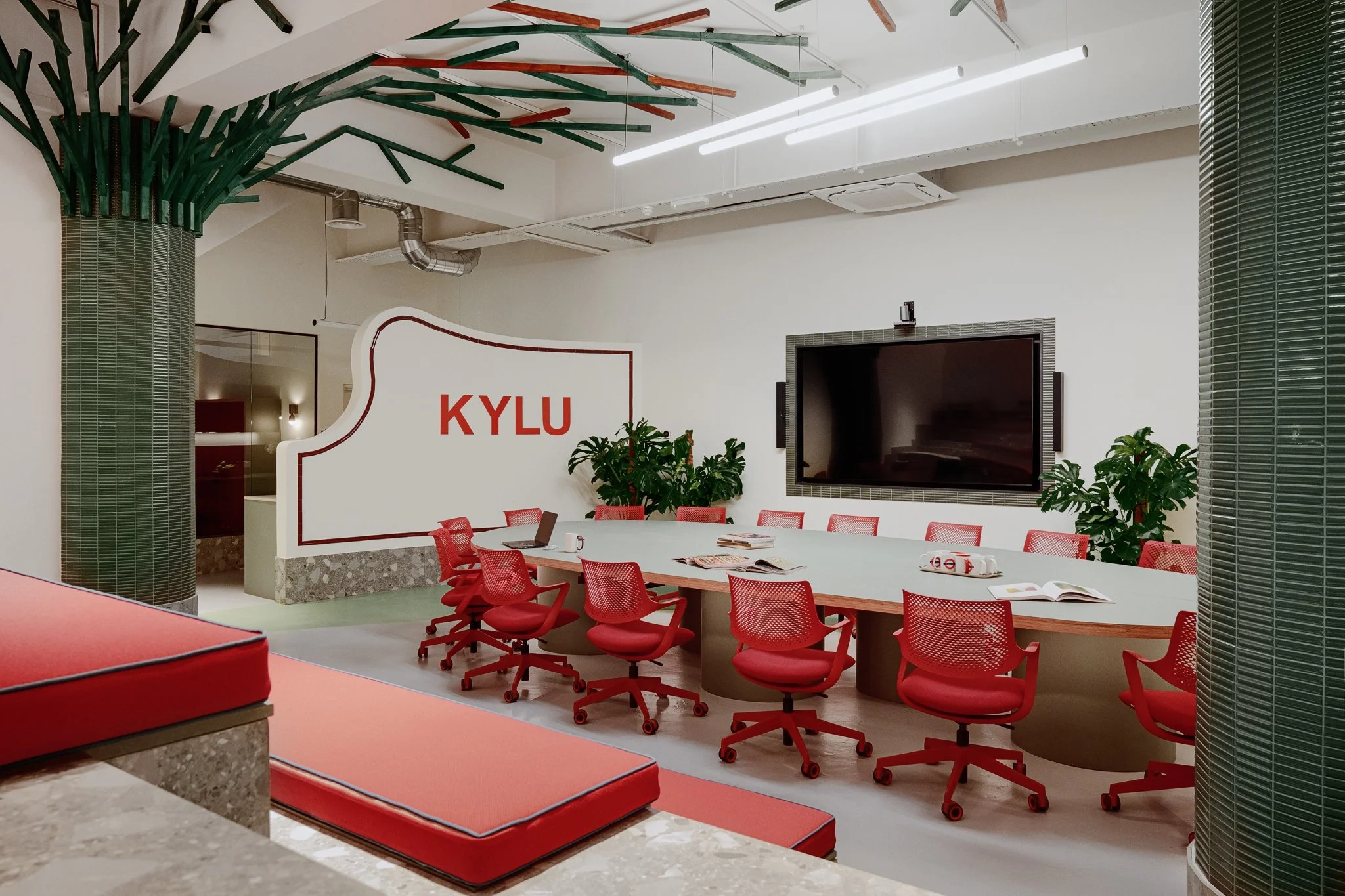       
  
     

 
  @import url('https://fonts.googleapis.com/css2?family=Cormorant+Garamond:ital,wght@0,300;0,400;1,300;1,400&family=Jost:wght@300;400&display=swap');

  .b2 {
    --ink: #141414; --warm: #888480; --rule: #DDDAD4; --bg: #FAFAF8; --c