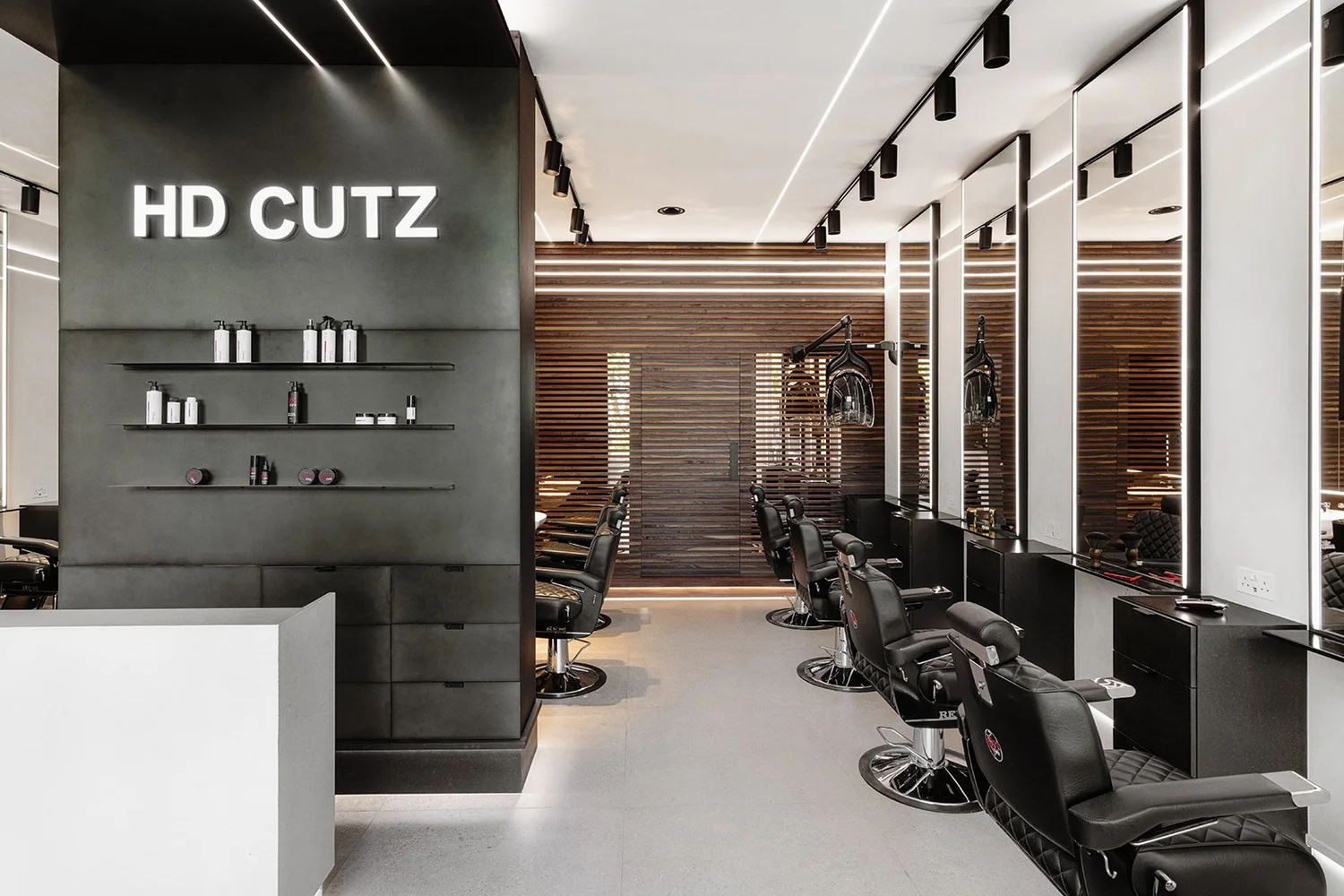 HD Cutz cutting floor with product wall