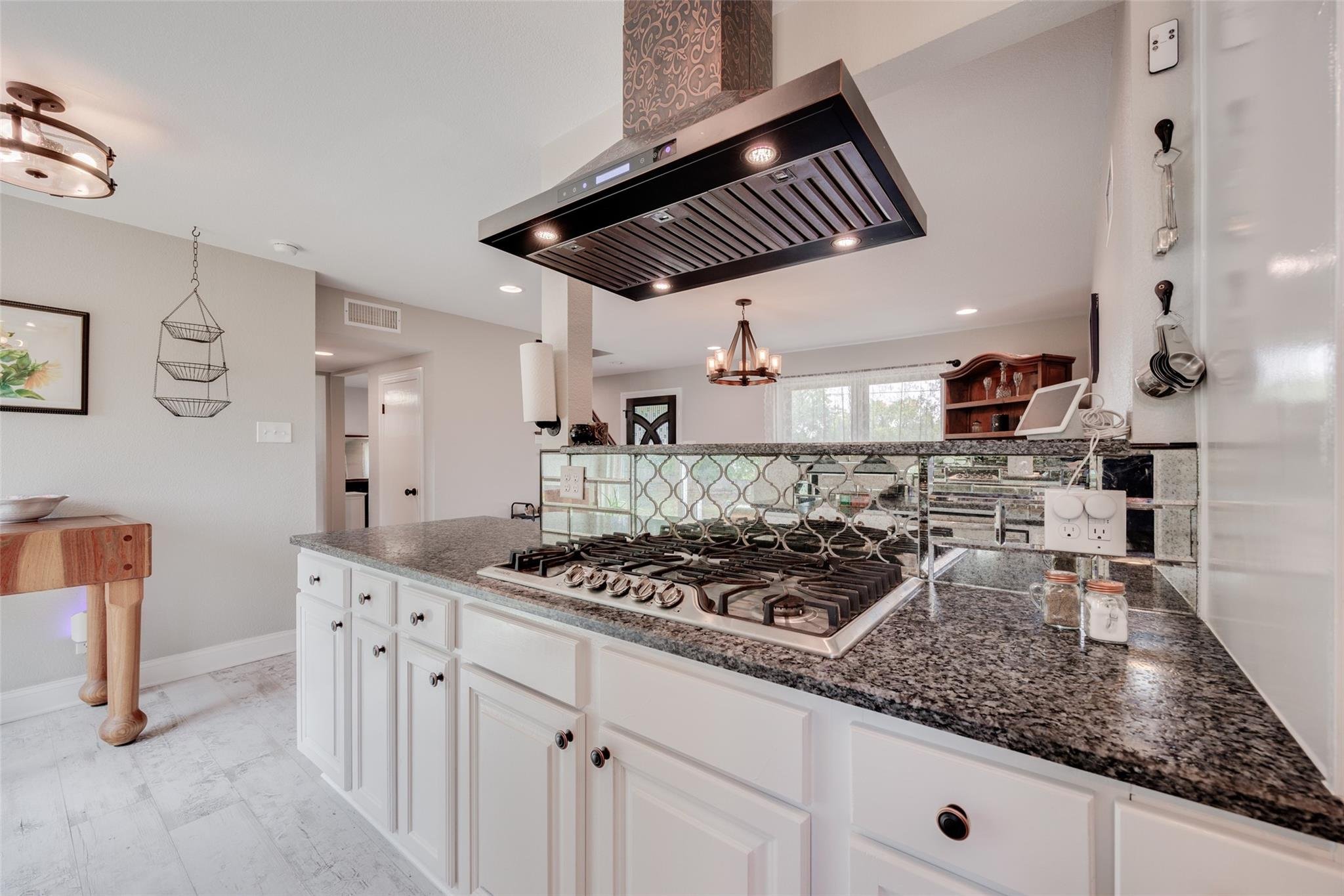 4608 Kitchen 3.jpeg