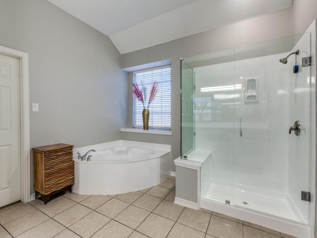 106 Master Bath.jpeg