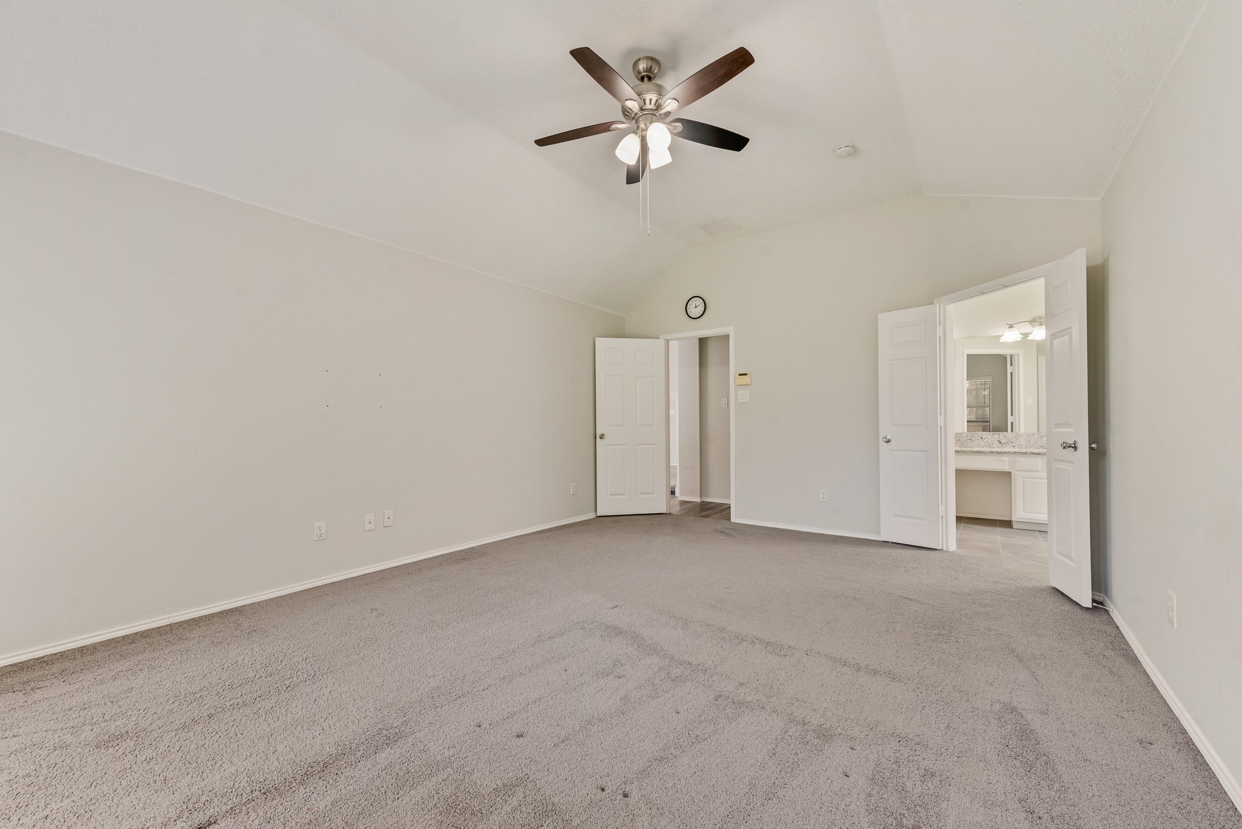 5909_meadowcrest_lane_6031965_036.jpg