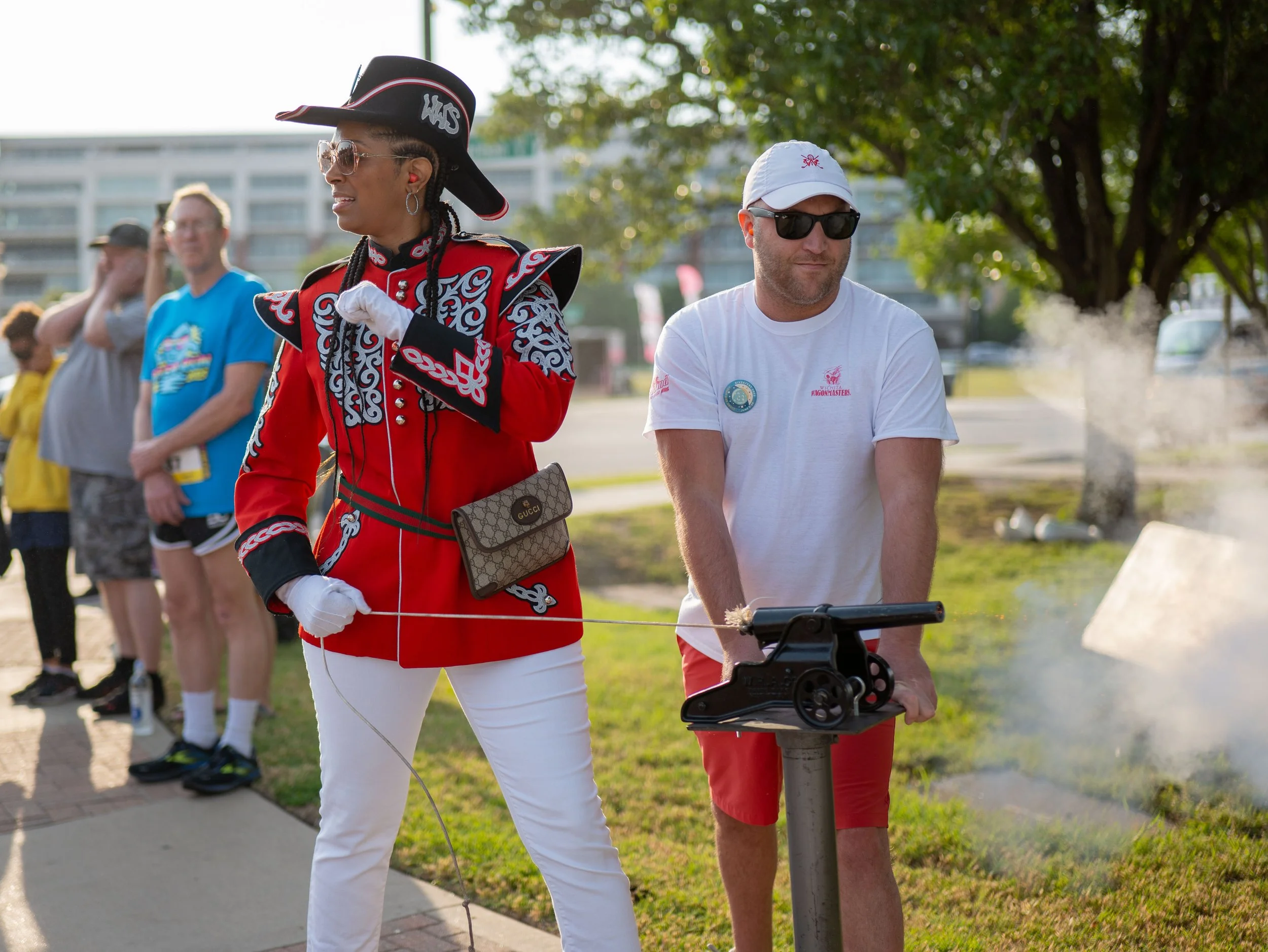 The Admiral fires the starting cannon