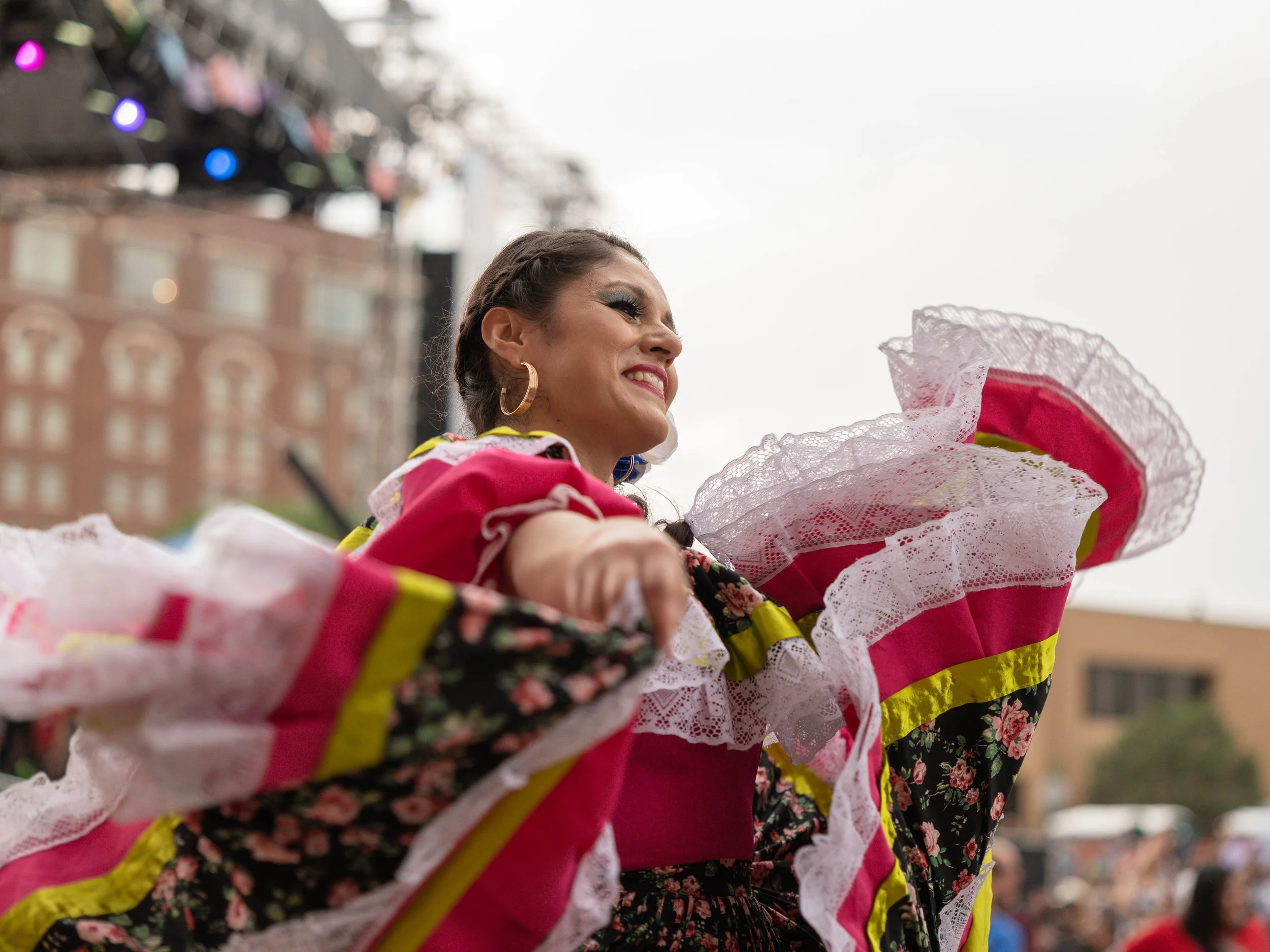 Raices de mi tierra performs for Fiesta del Rio