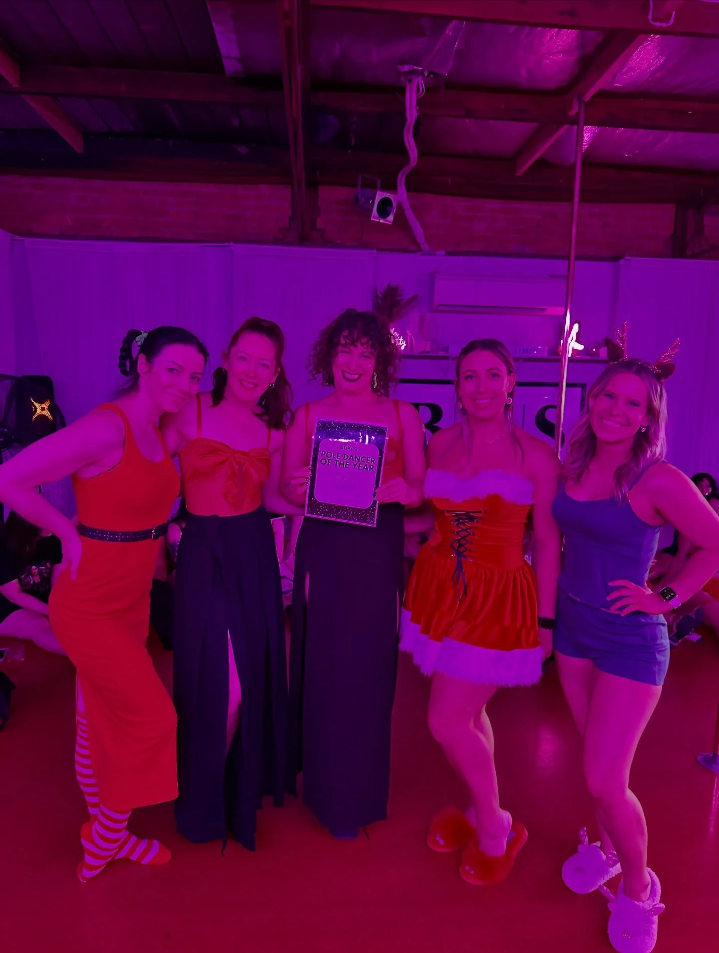 🎅✨ SILLY SANTAS POLE PARTY ✨🎅

Last night was an absolute blast! Our Silly Santas pole party is always one of our favourite ways to wrap up the year! We love getting silly, dressing up (or dressing down 😜), and celebrating confidence, self-express