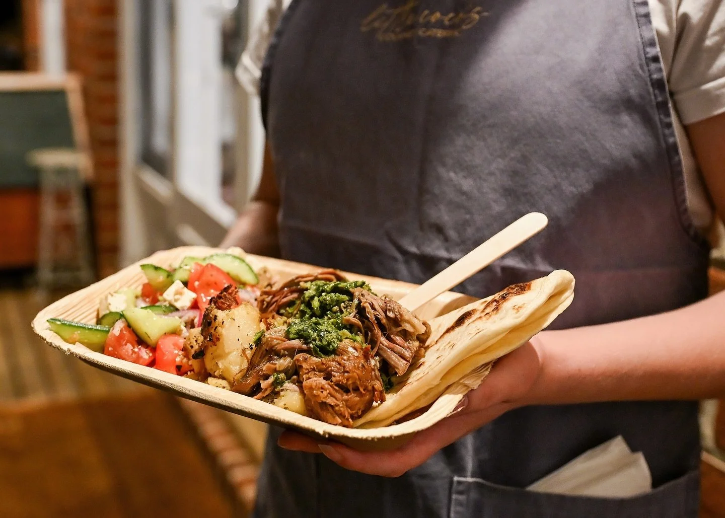 Catering for a fun, cowgirl-themed 40th made me wish that I too, was wearing a pair of sparkly gold boots.😥😂 

Anyway&hellip;.probably not good kitchen attire!

We were busy serving up some delicious party food including this beautiful slow-cooked 