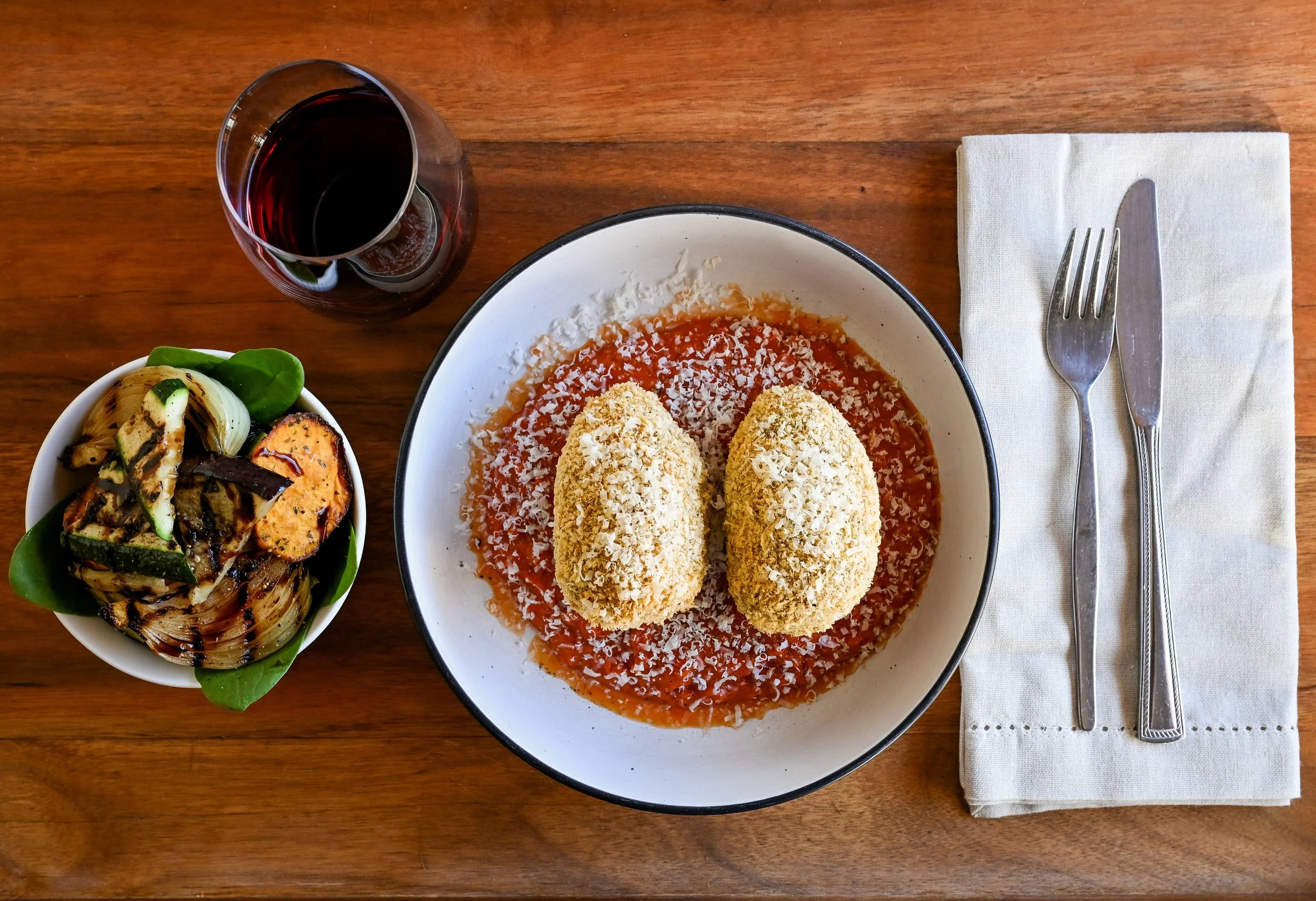 🍷 

Would you like your Friday night to look like this? 

Then watch this space, because later this week we will be opening orders for Friday night meal specials for the last 2 Fridays of July. Paella and arancini!

#foodies #comfortfood #relax #cat