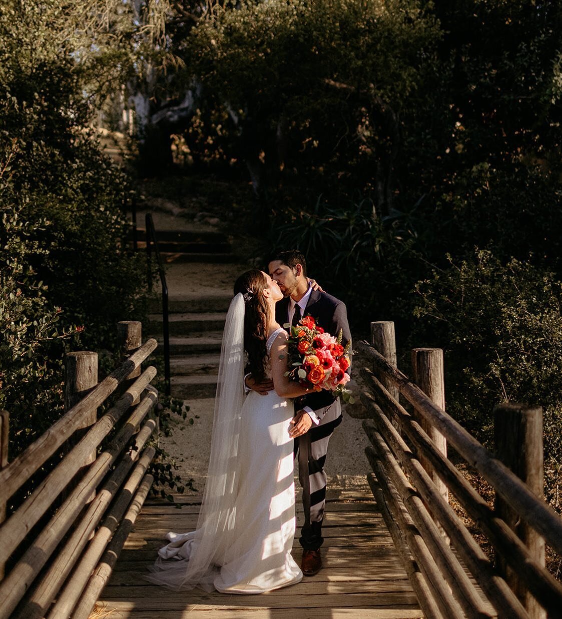 The same weekend as my last post I had the pleasure of capturing this sweet gorgeous wedding day with these babes. My heart was FULL and batteries refueled for this passion I get to call my job 🤍✨