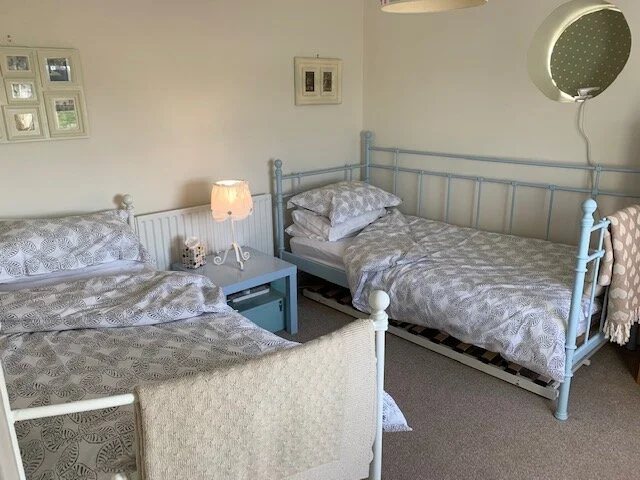 Twin beds in main bedroom