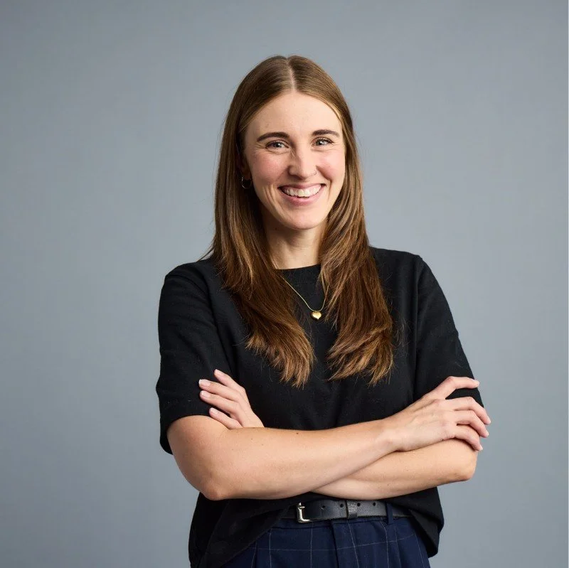 Picture of lady with brown long hair smiling to camera