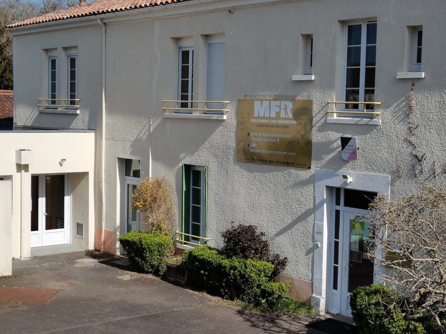 bâtiment principal 2.jpg