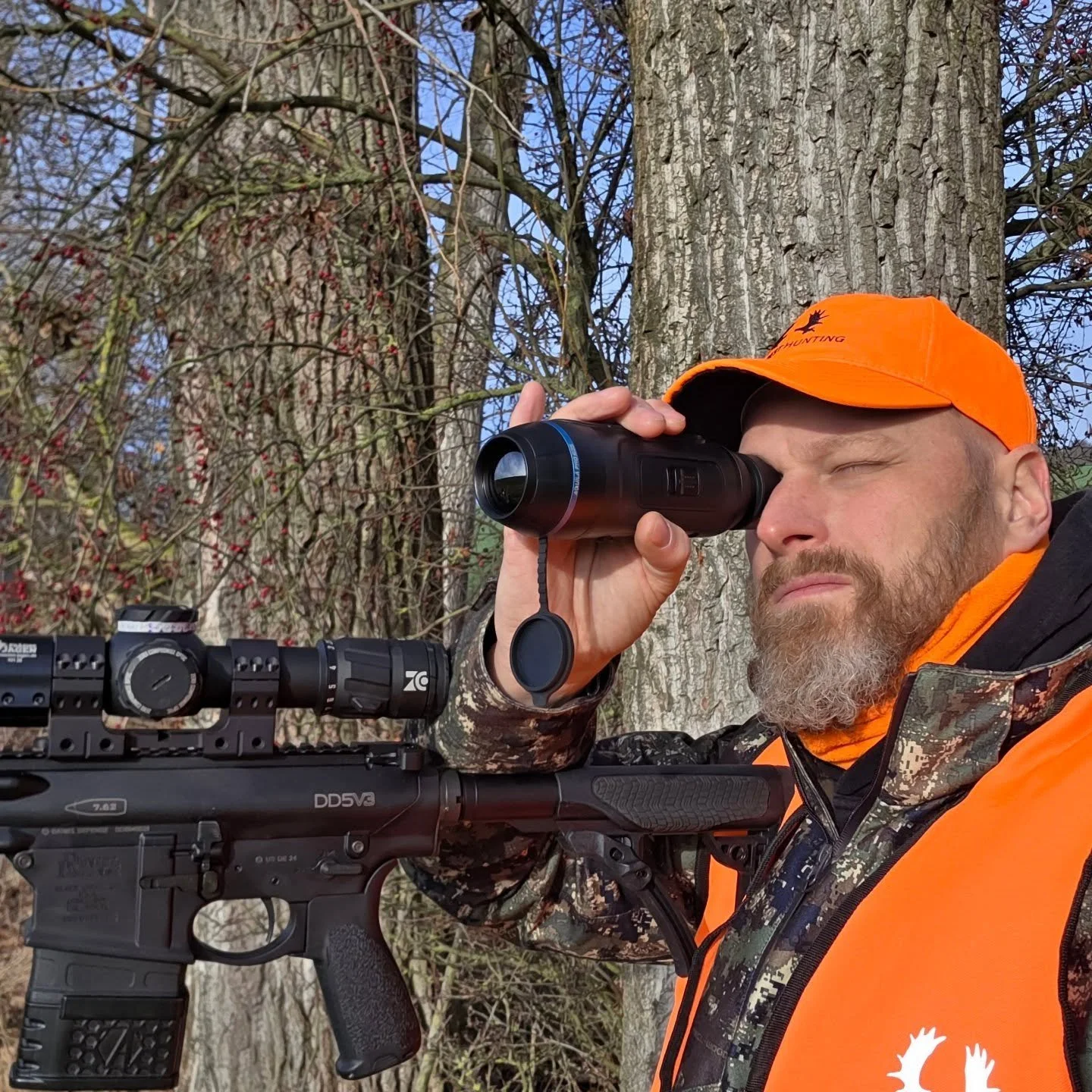 Auch wenn W&auml;rmebildger&auml;te vor allem mit der Nachtjagd in Verbindung gebracht werden, bringen sie zum Beispiel auch auf der Dr&uuml;ckjagd enorme Vorteile. F&uuml;r mich geh&ouml;ren sie inzwischen fest dazu &ndash; nicht als Ersatz f&uuml;r