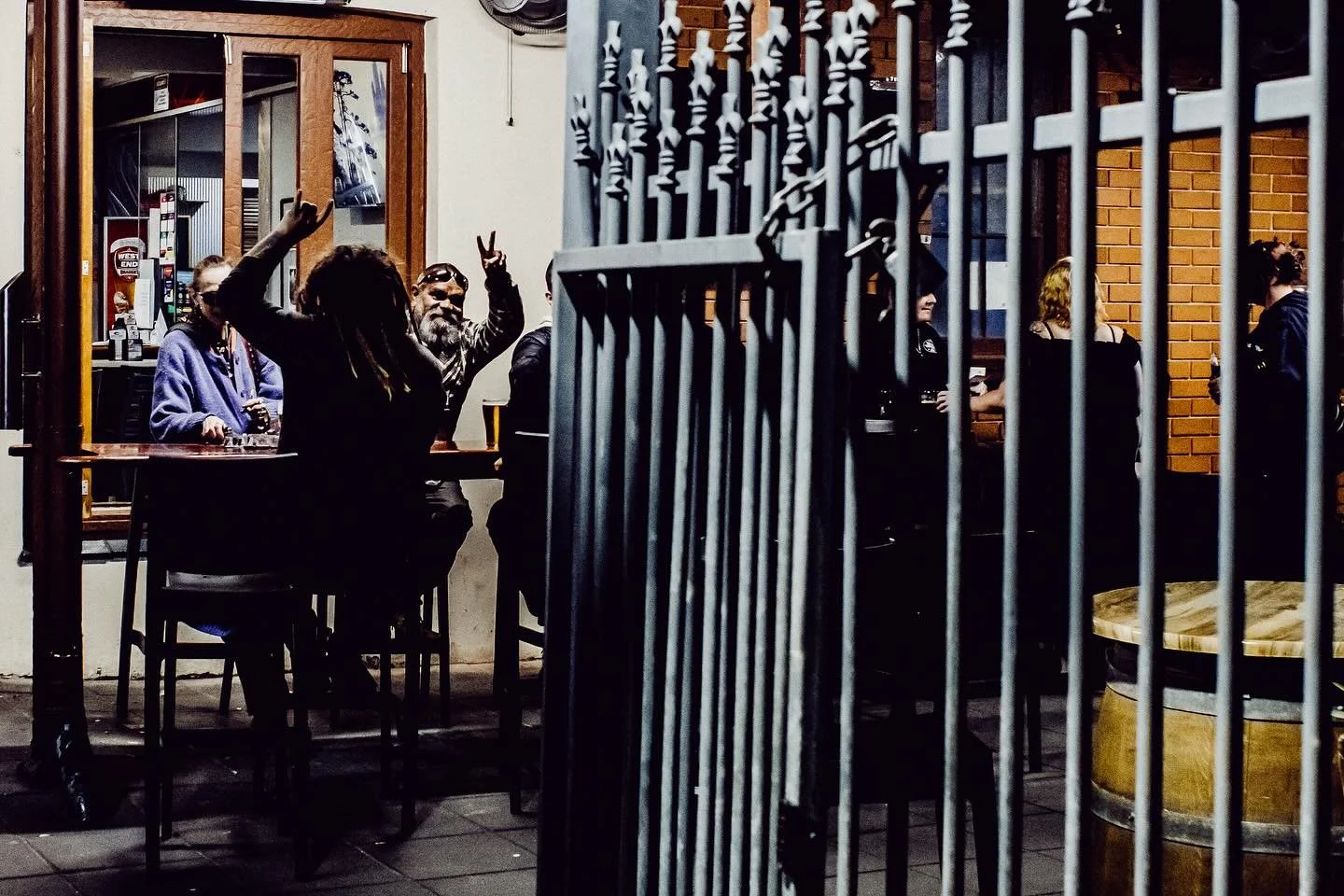 The Locals at this pub are the secret ingredient that makes the Red Lion Special. Keen to get back there on the 22nd November!

#dayinthelifeofamusician #photography #localpub #redlionhotel @theredlionhotel #blackandwhitephotography #musicianlife #ca