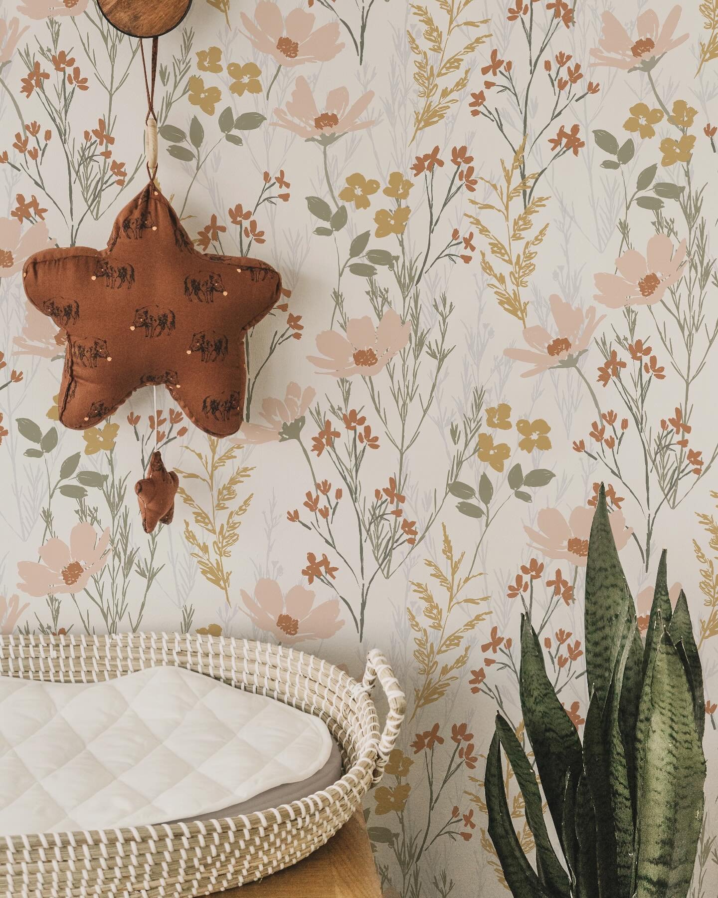 My painterly wildflowers as nursery wallpaper 🥰 I&rsquo;m almost finished with a new floral design and am excited to share it with you! I think after doing some light florals it will be time for some moody ones 😌
*
*
*
#jaclynrubledesign #surfacepa