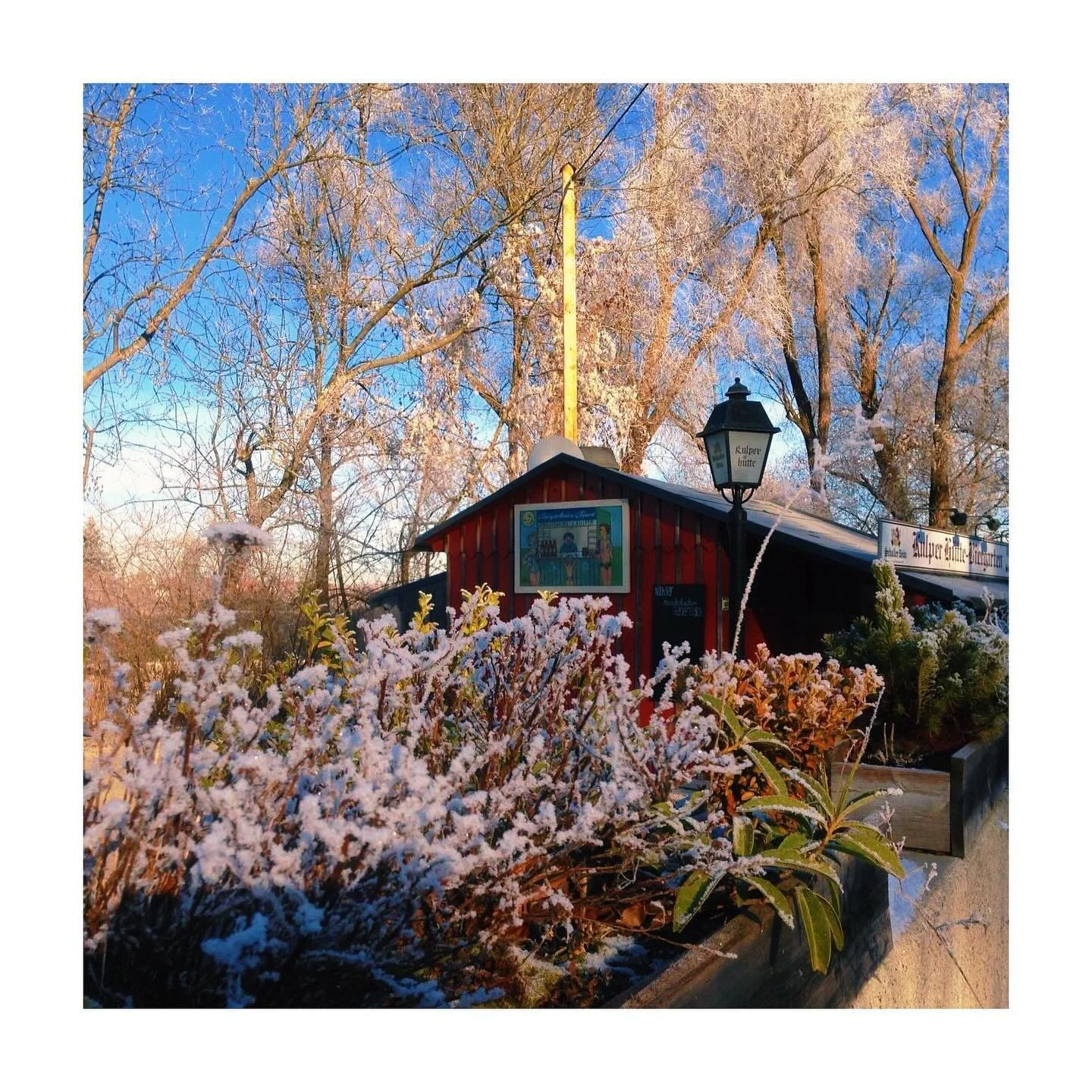 Liebe G&auml;ste und Freunde der Kulperh&uuml;tte, 

wir w&uuml;nschen euch einen guten Rutsch und ein wundervolles, gl&uuml;ckliches und gesundes neues Jahr! 
Auf 366 wunderbare Tage mit euch an diesem wunderbaren Ort! 
Wir sehen uns 2024 - also mor