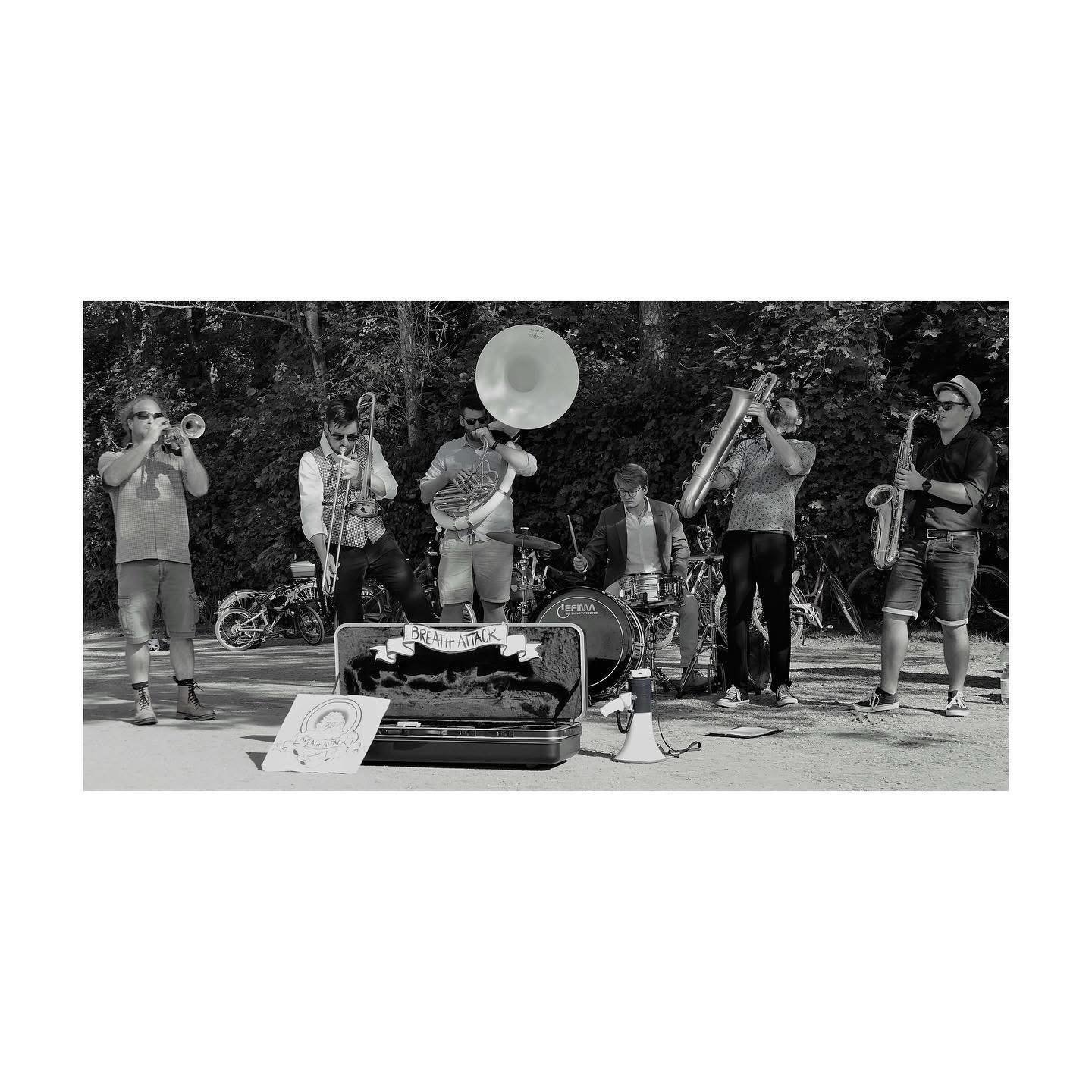 Sonntag, 10.5. Musik&amp;Steckerlfisch

Zum Muttertag am Sonntag gibt es nicht nur lecker Steckerlfisch frisch vom Grill, sondern auch ein gro&szlig;artiges Musikschmankerl&hellip; 
Wir freuen uns auf @breath.attack 
&Uuml;ber alle Altersgrenzen hinw