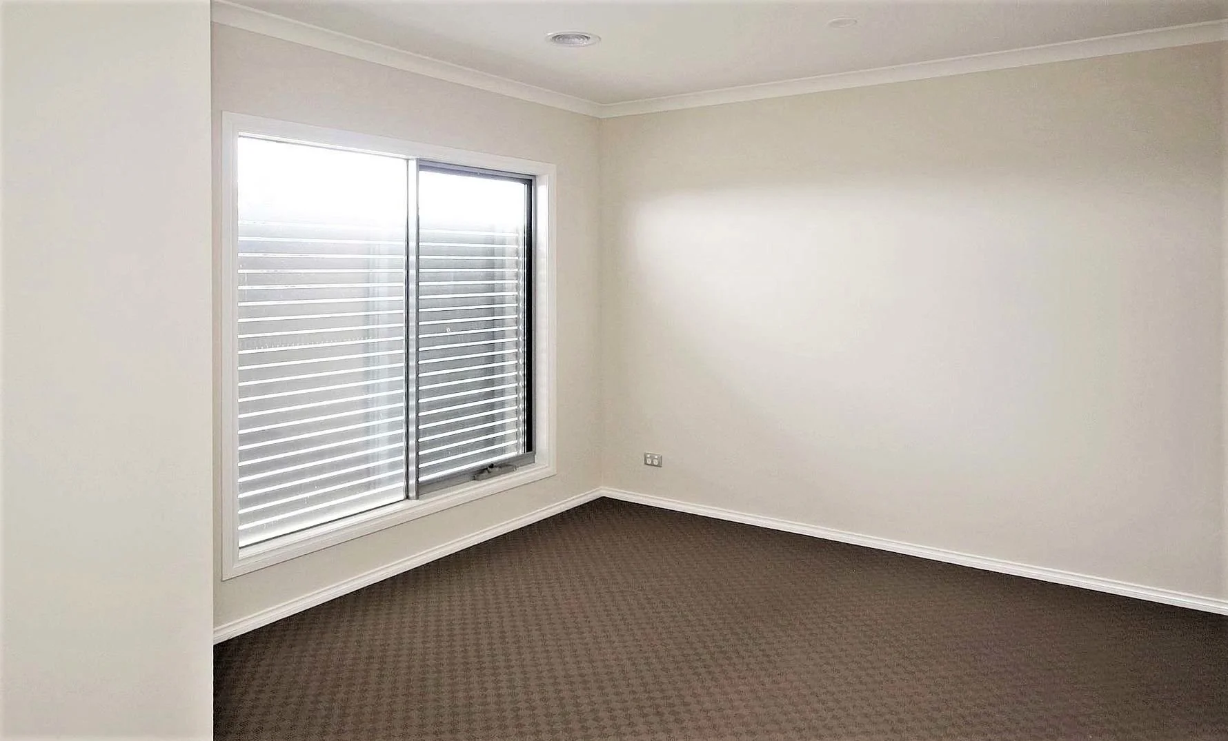 Cranbourne - 17 Valepark Crescent, Cranbourne, VIC 3977 - Townly - 3.jpg