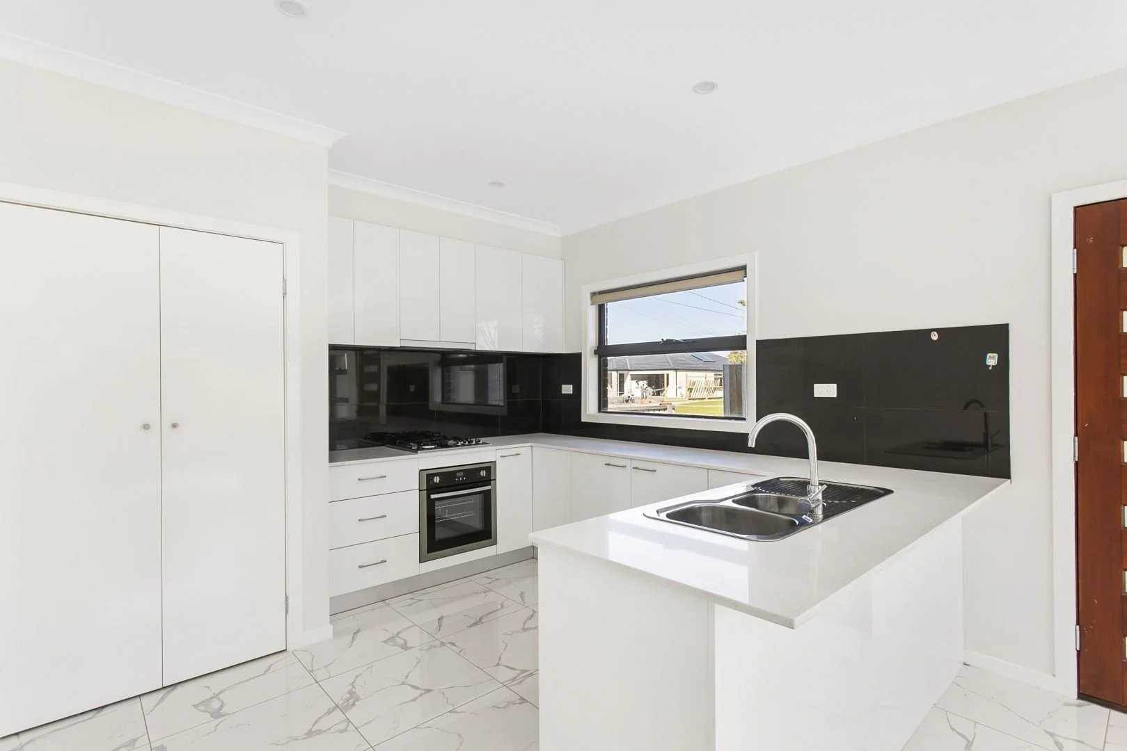 Cranbourne - 53 Loch Street, Cranbourne, VIC 3977 - Townly - 3.jpg