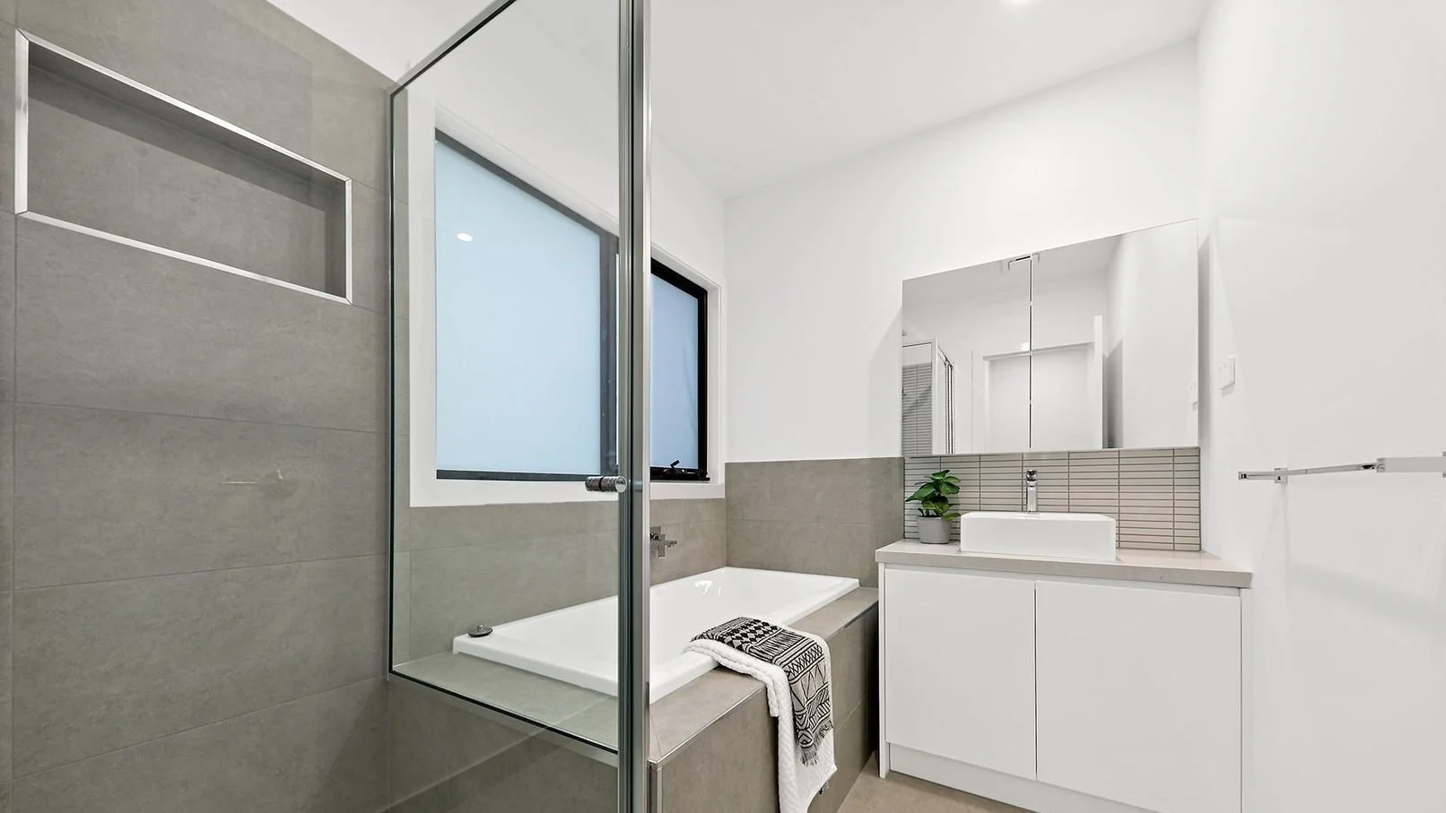 Dandenong North - 8 Reid Court, Dandenong North, VIC 3175 - Townly - 25.jpg